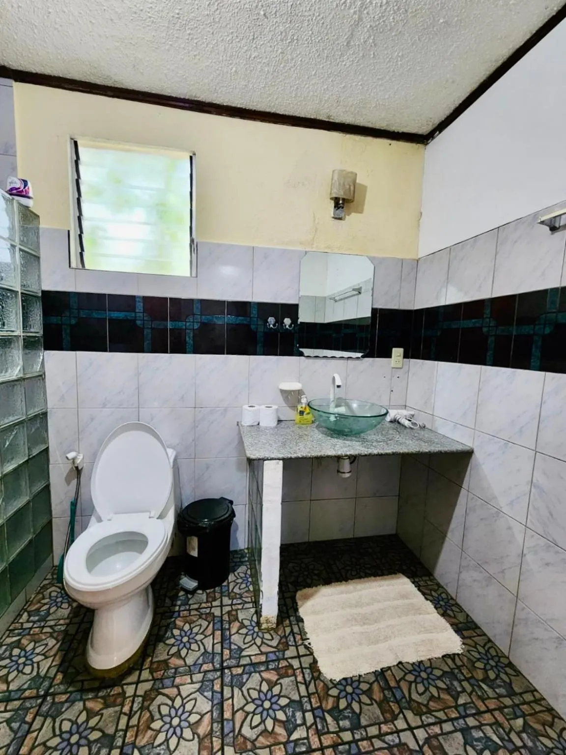 TipTop Hotel, Resto and Delishop