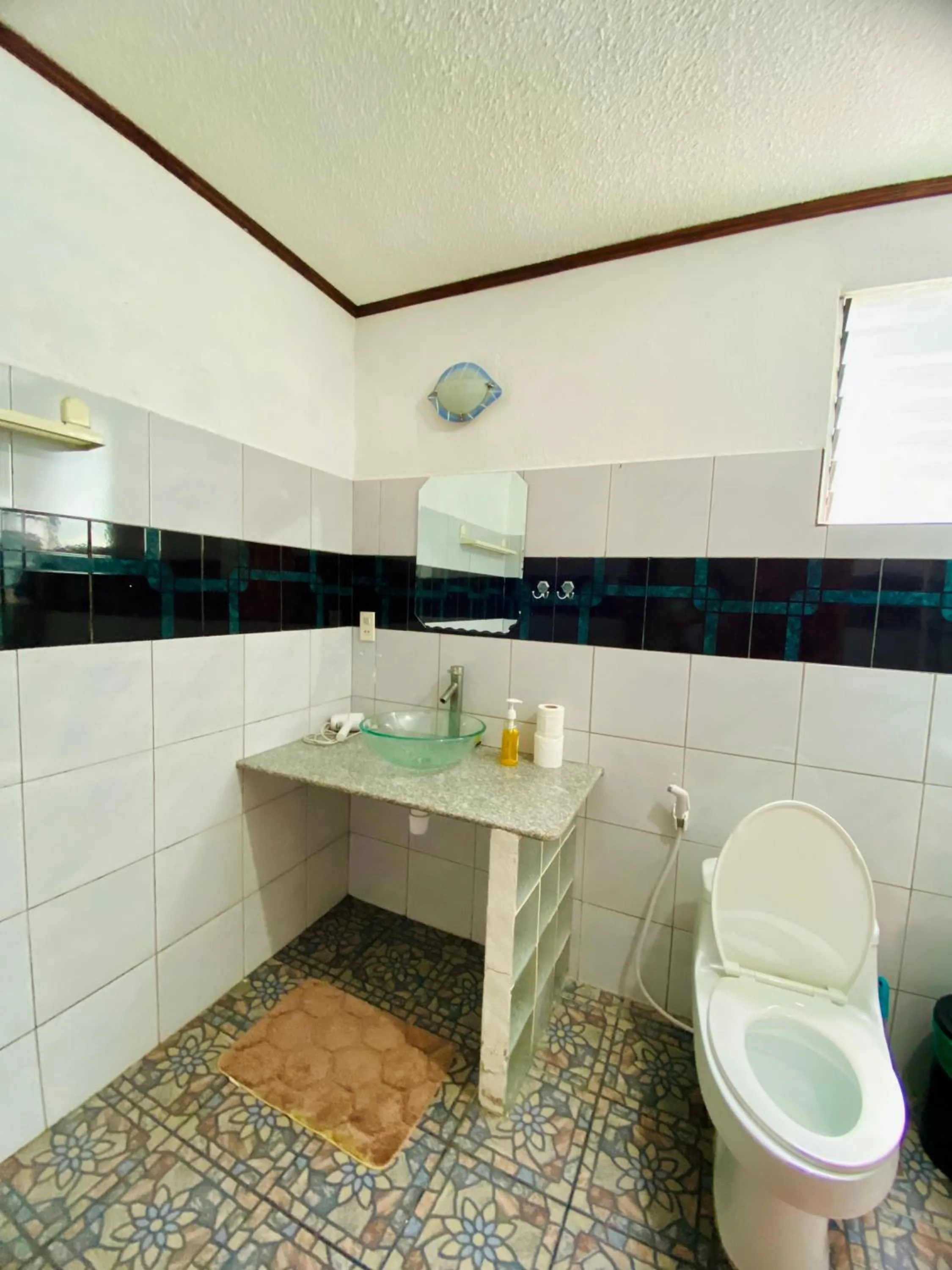 TipTop Hotel, Resto and Delishop