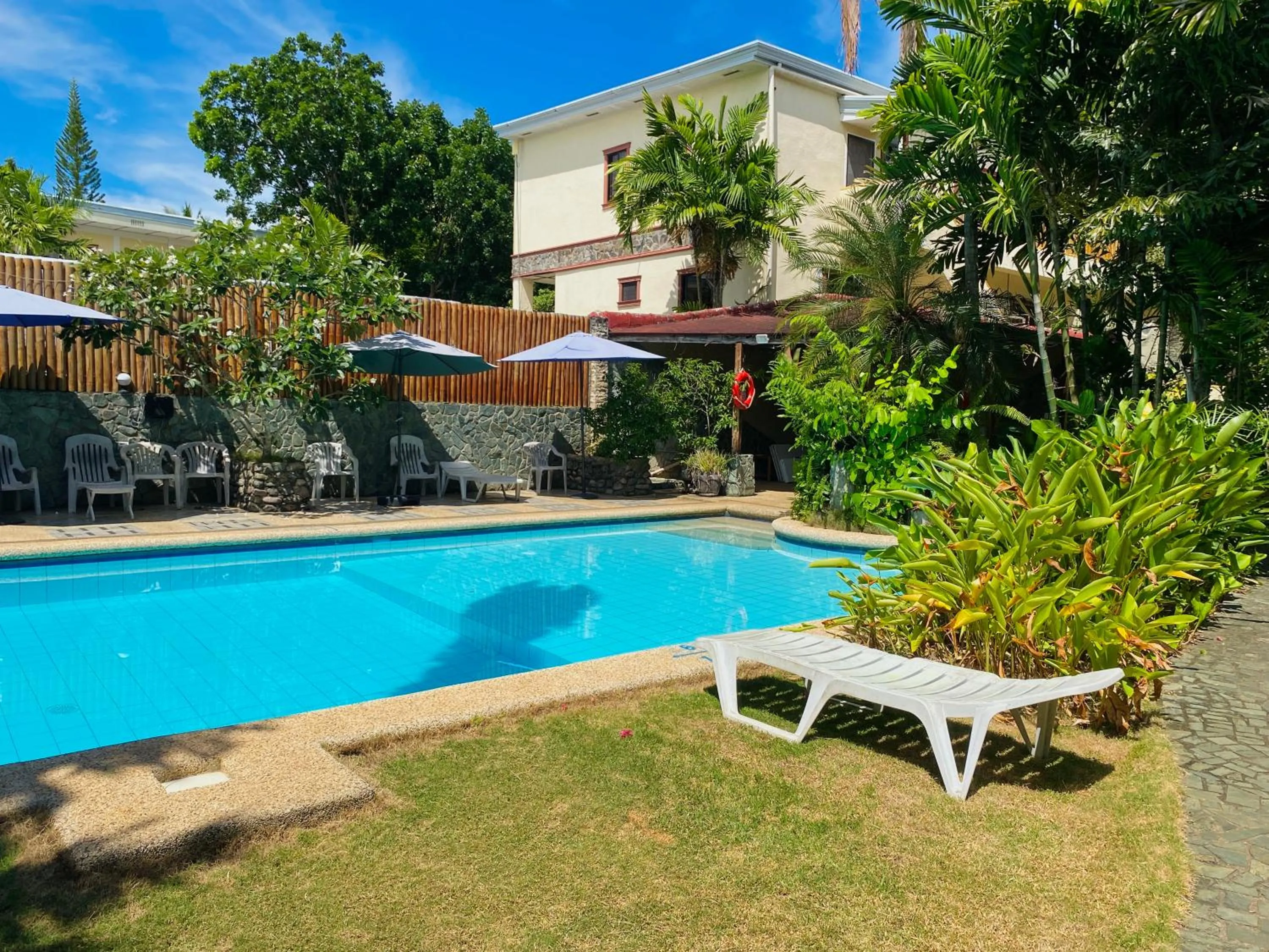 TipTop Hotel, Resto and Delishop