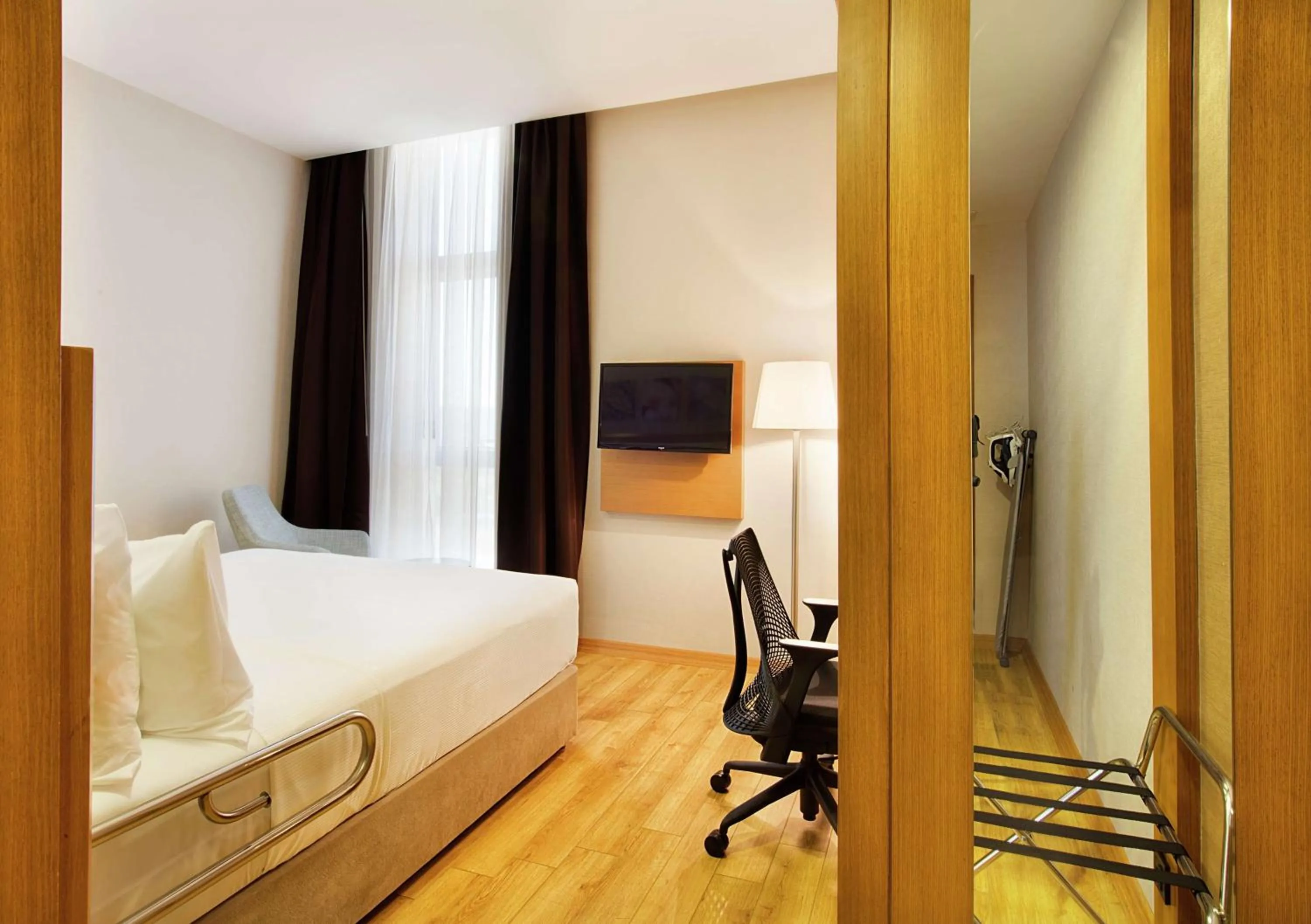Bedroom, Bed in Hilton Garden Inn Kocaeli Sekerpinar