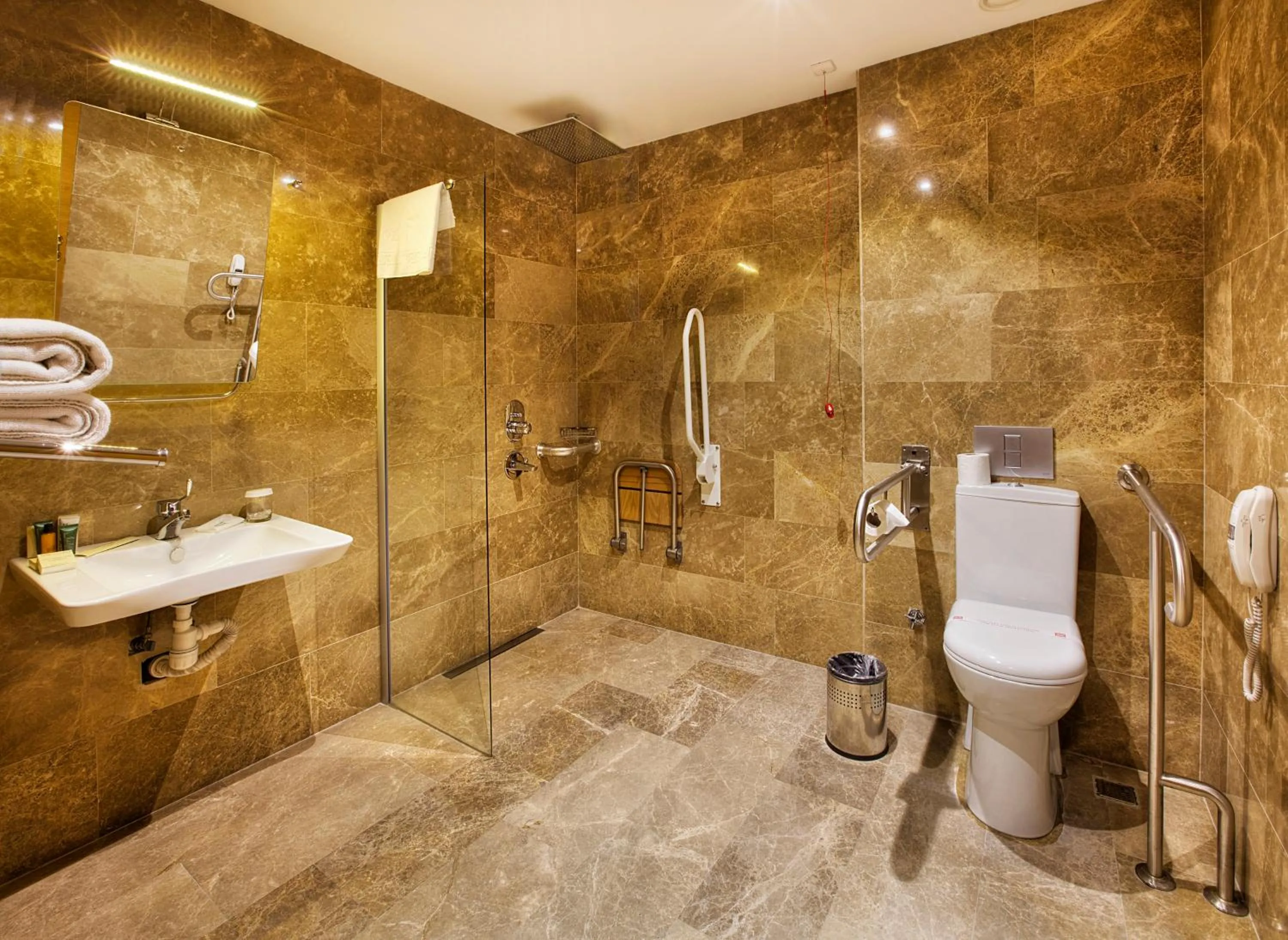 Bathroom in Hilton Garden Inn Kocaeli Sekerpinar