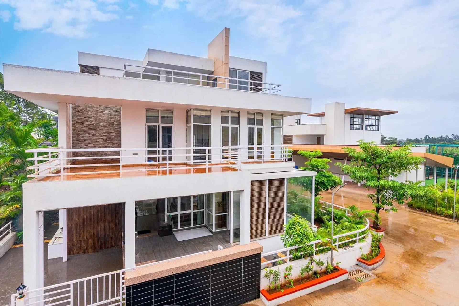 Sierra Skies by StayVista - A mountain-view villa featuring a rooftop swimming pool, Turf, and A gym for an elevated stay Sierra Skies by StayVista - A mountain-view villa featuring a rooftop swimming pool, Turf, and A gym for an elevated stay