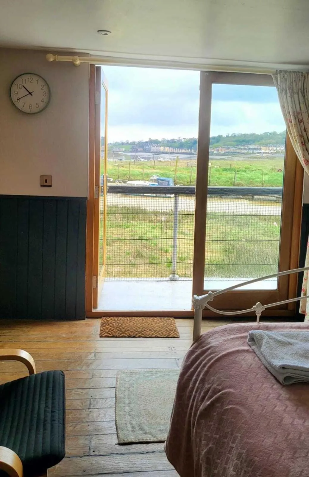 Balcony/Terrace, Bed in Inner Dowsing Lightship