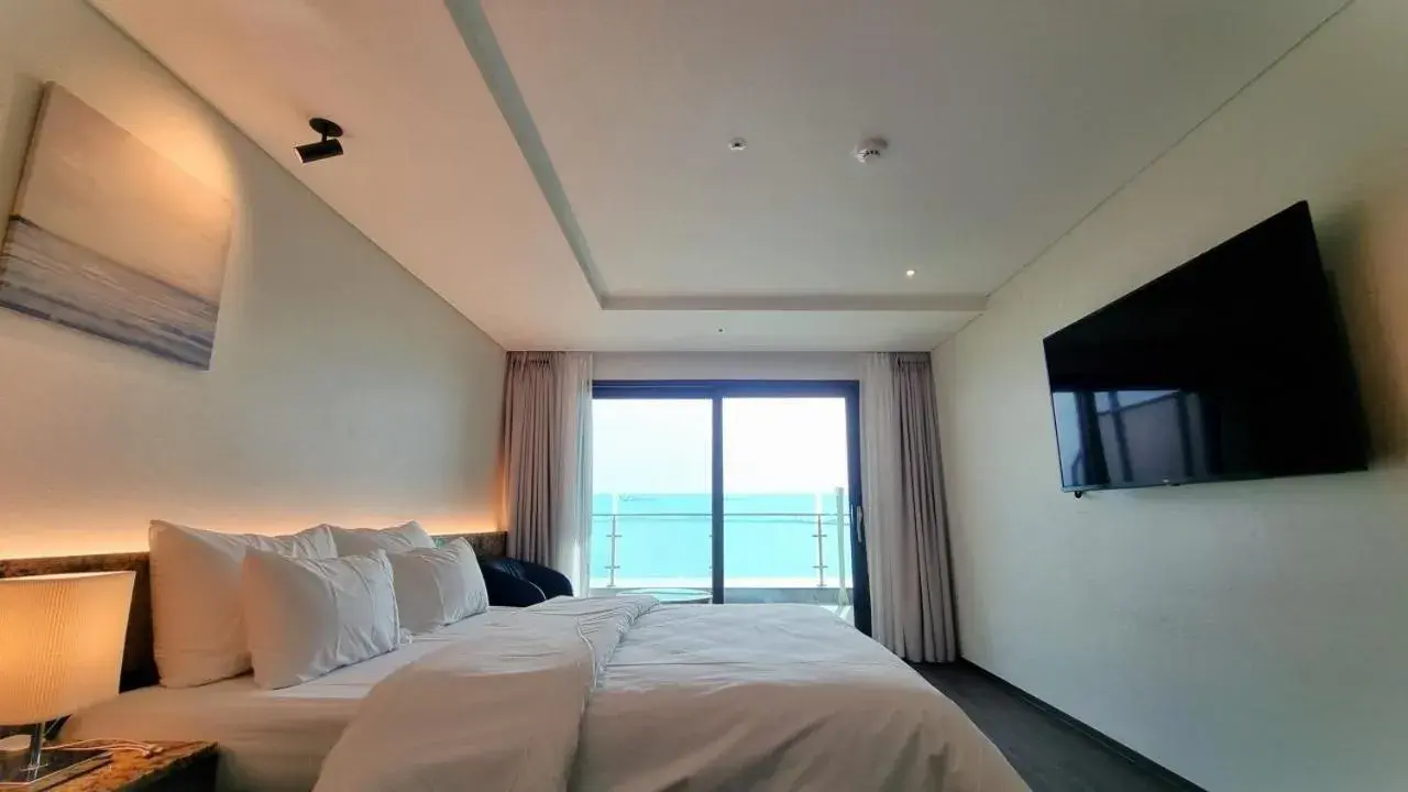 Double Room with Balcony and Sea View in Hotel GITE Double Room with Balcony and Sea View in Hotel GITE