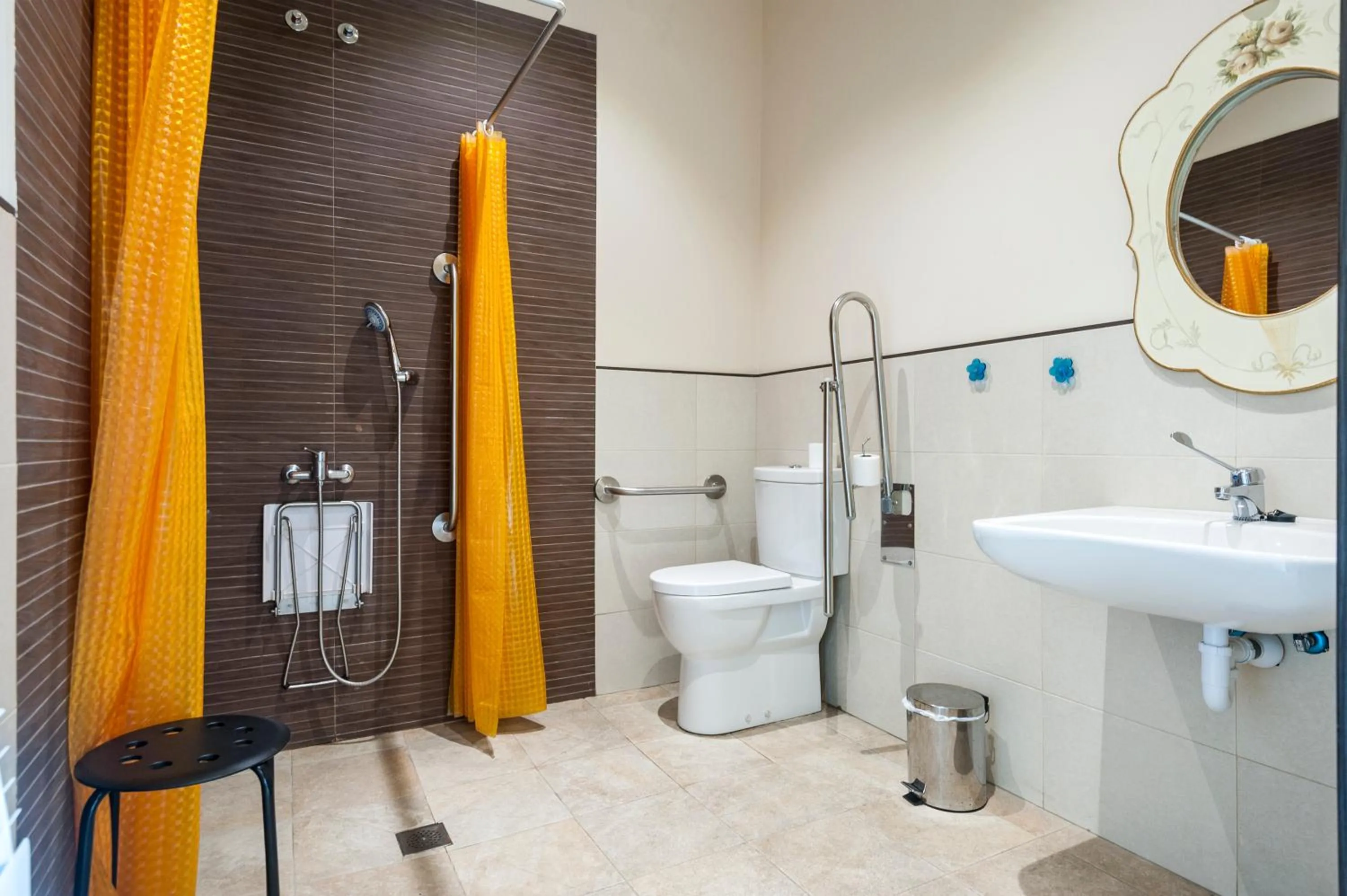 Toilet in Albergue turístico "La Fábrica"