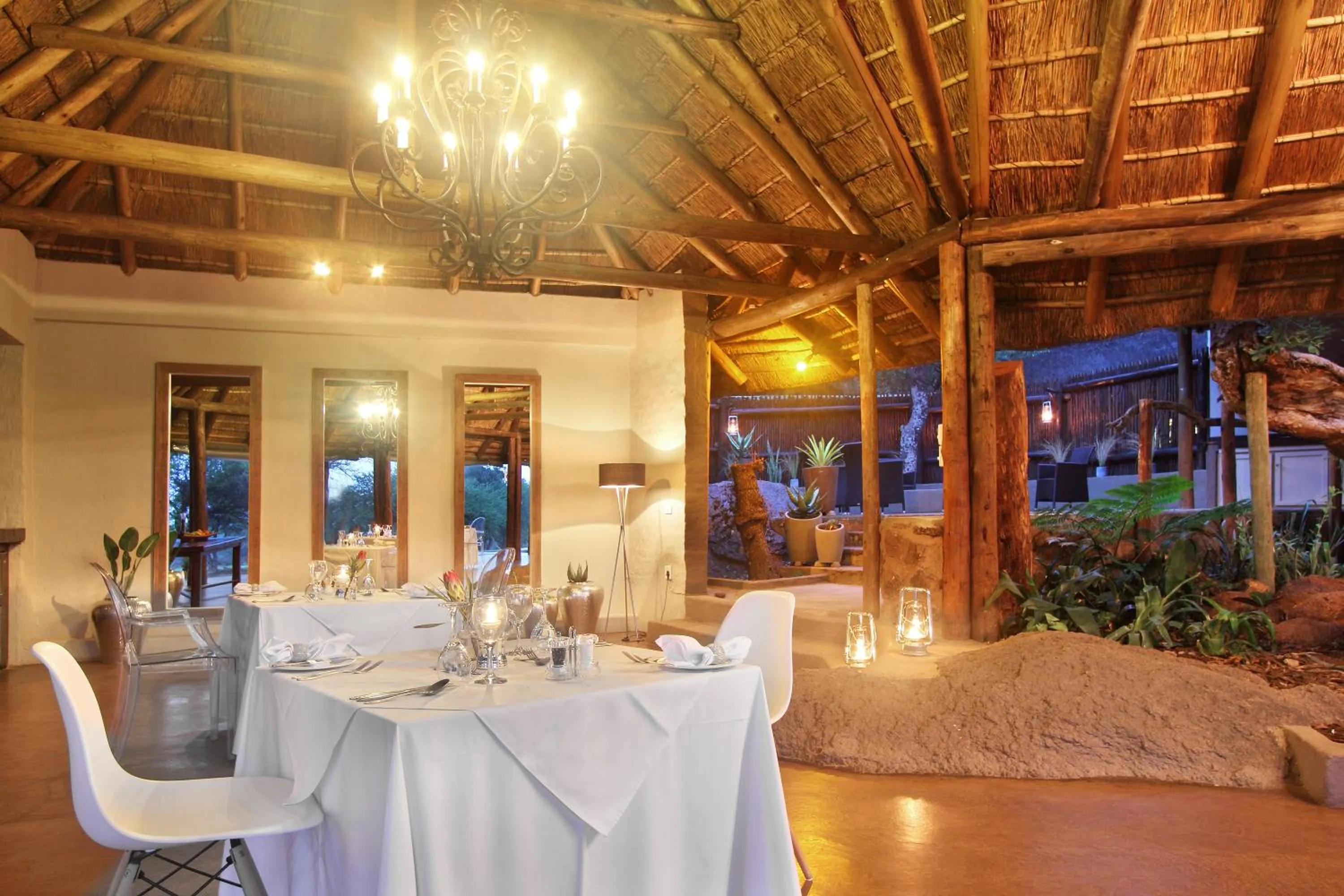 Dining area in Itaga Luxury Private Game Lodge
