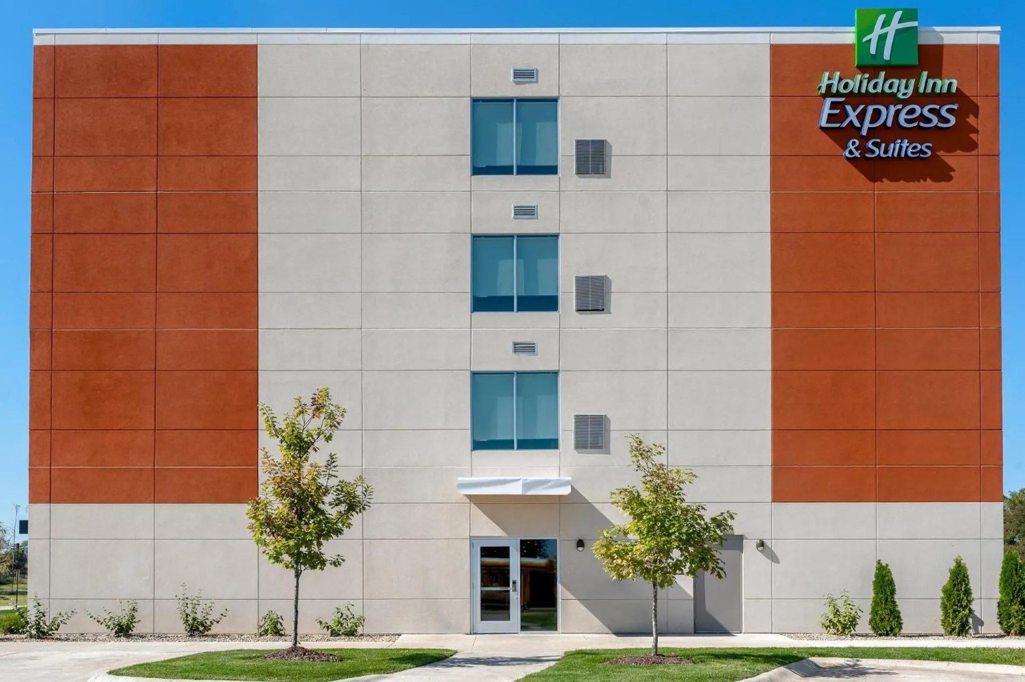 Property building in Holiday Inn Express & Suites Alton St Louis Area by IHG