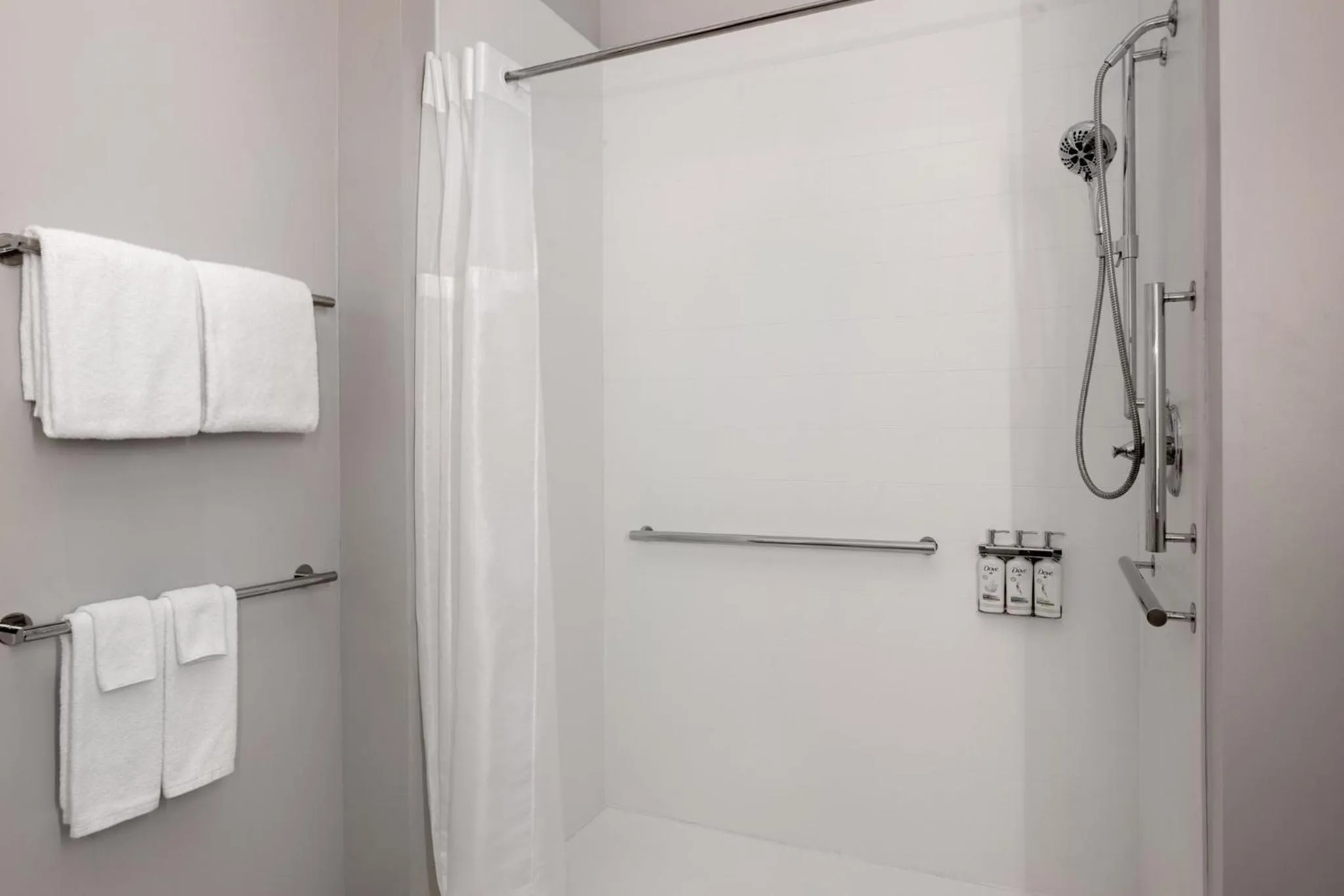 Bathroom in Holiday Inn Express & Suites Alton St Louis Area by IHG