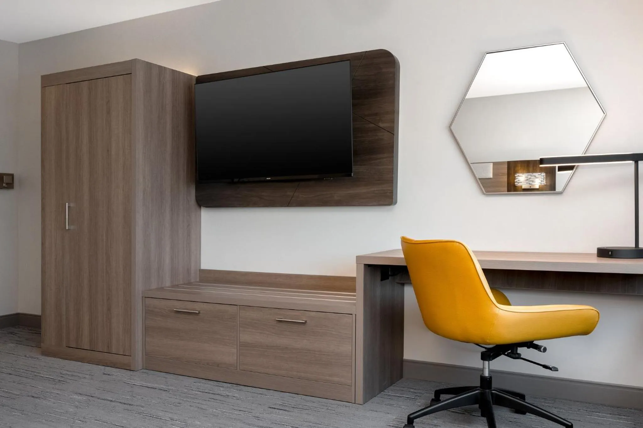 Photo of the whole room in Holiday Inn Express & Suites Alton St Louis Area by IHG