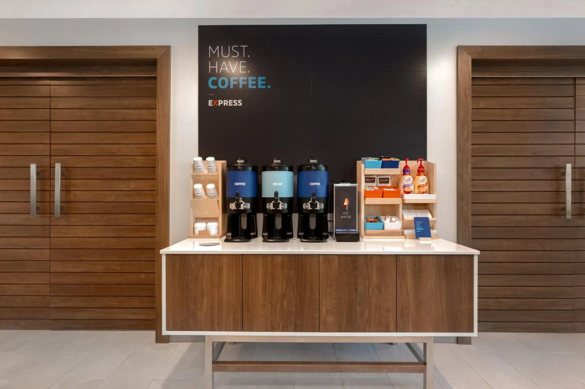 Restaurant/places to eat in Holiday Inn Express & Suites Alton St Louis Area by IHG