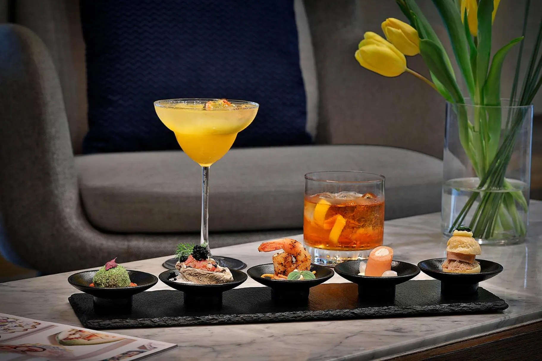 Lounge or bar in voco Brussels City North by IHG