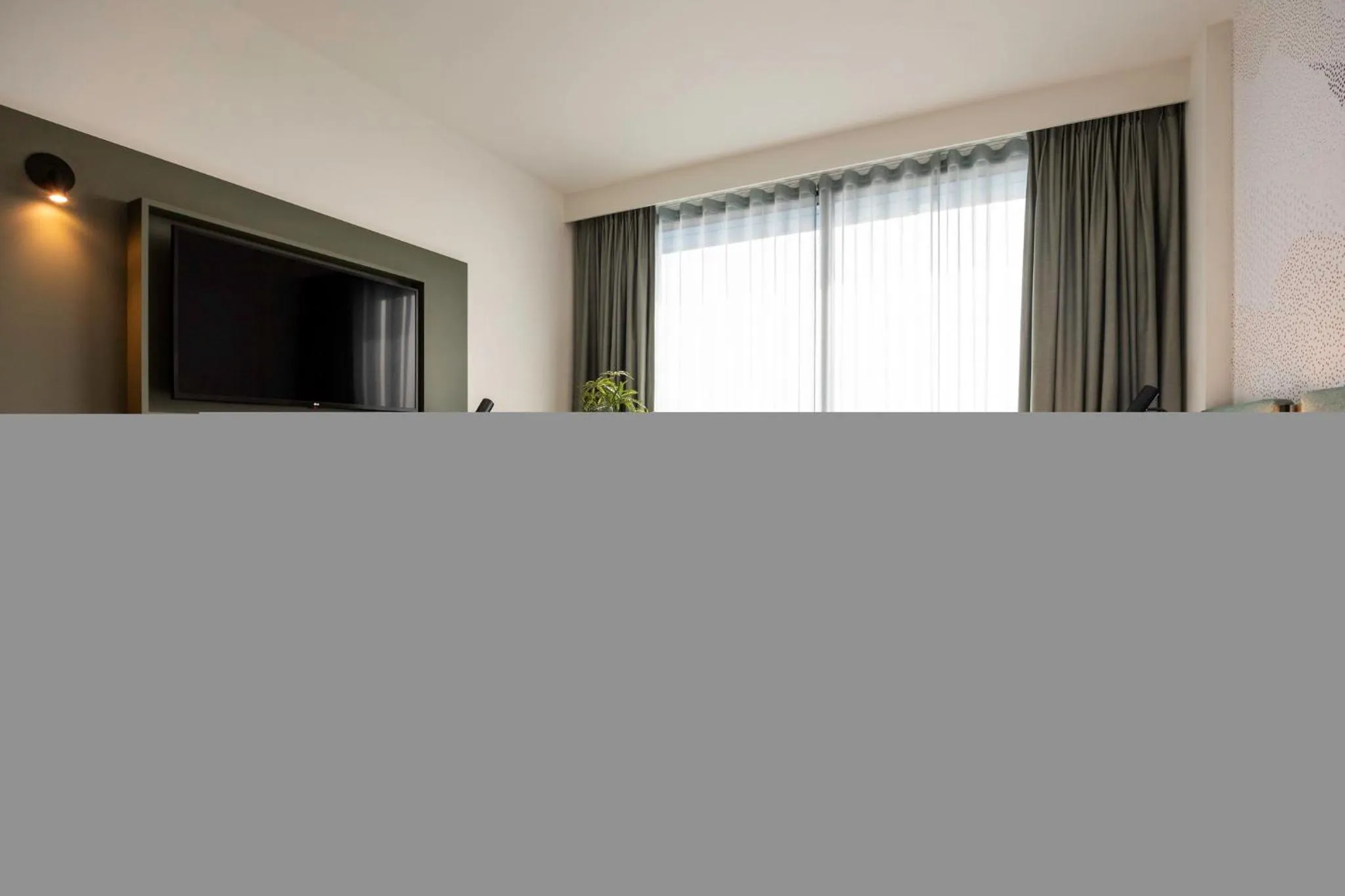 Photo of the whole room in voco Brussels City North by IHG