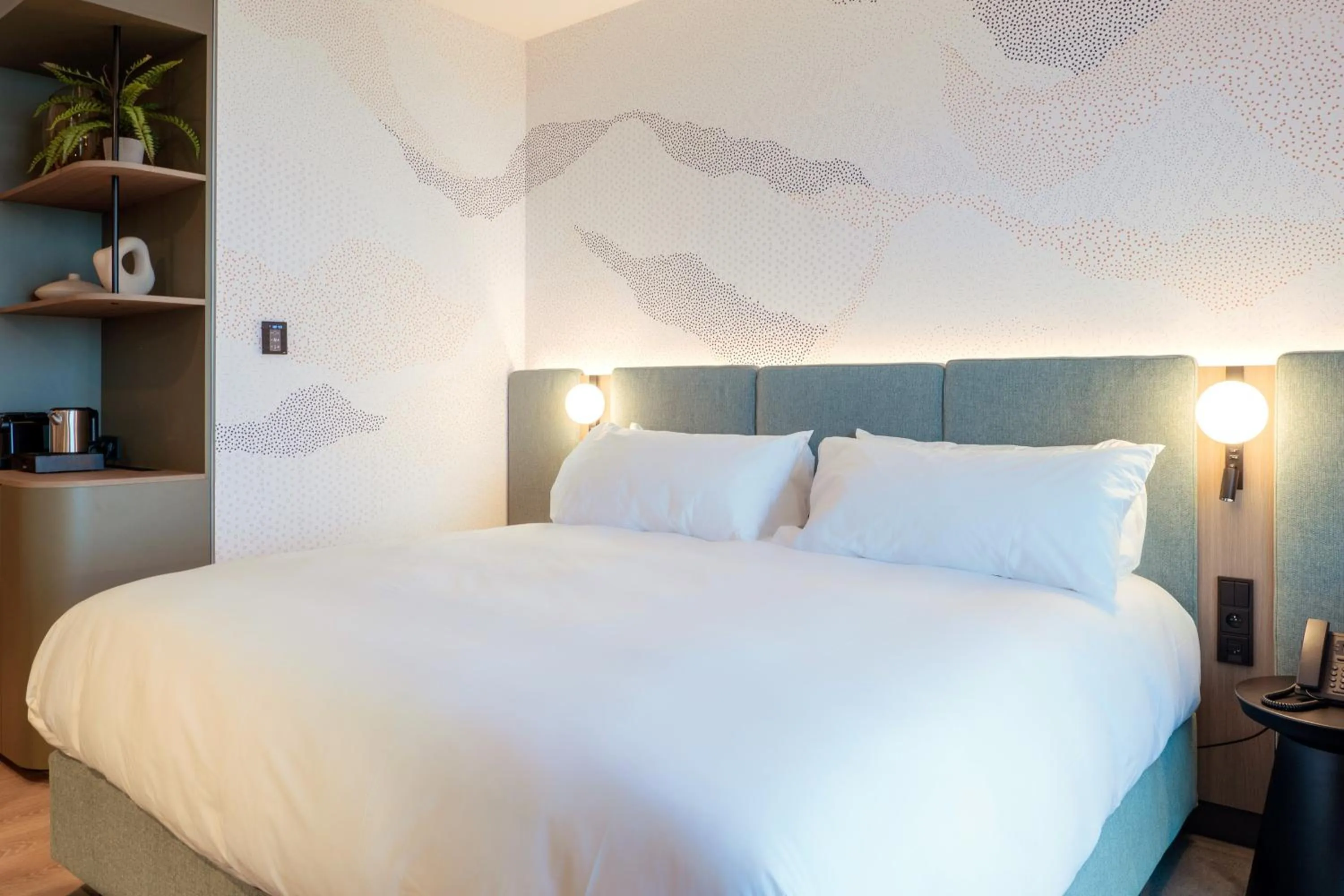 Photo of the whole room, Bed in voco Brussels City North by IHG