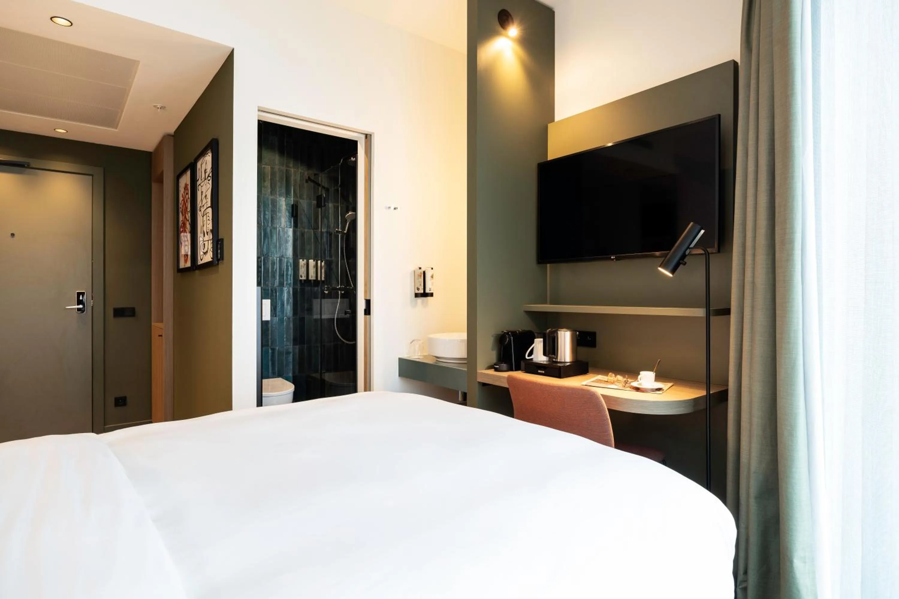 Photo of the whole room, Bed in voco Brussels City North by IHG