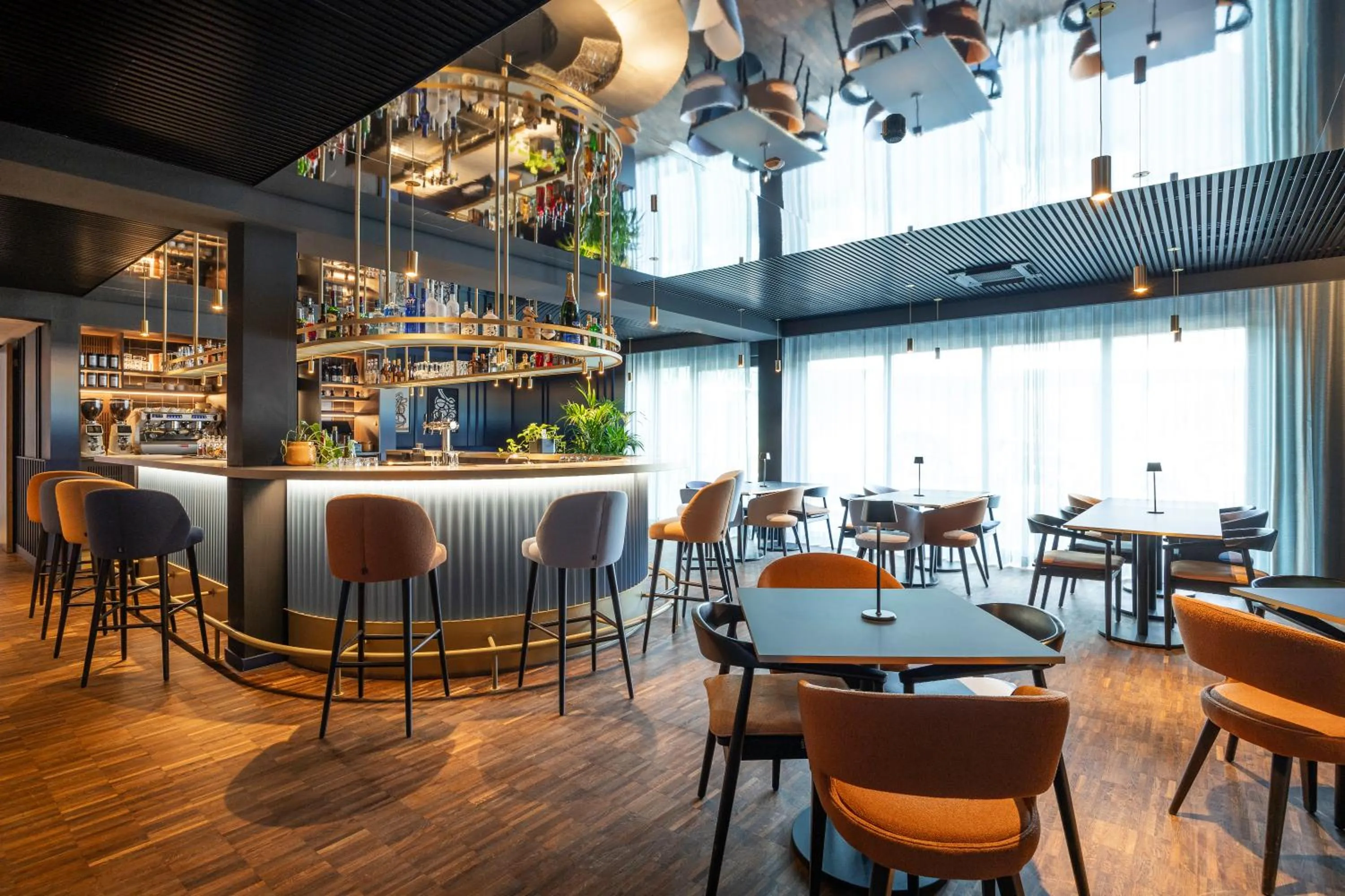 Lounge or bar in voco Brussels City North by IHG