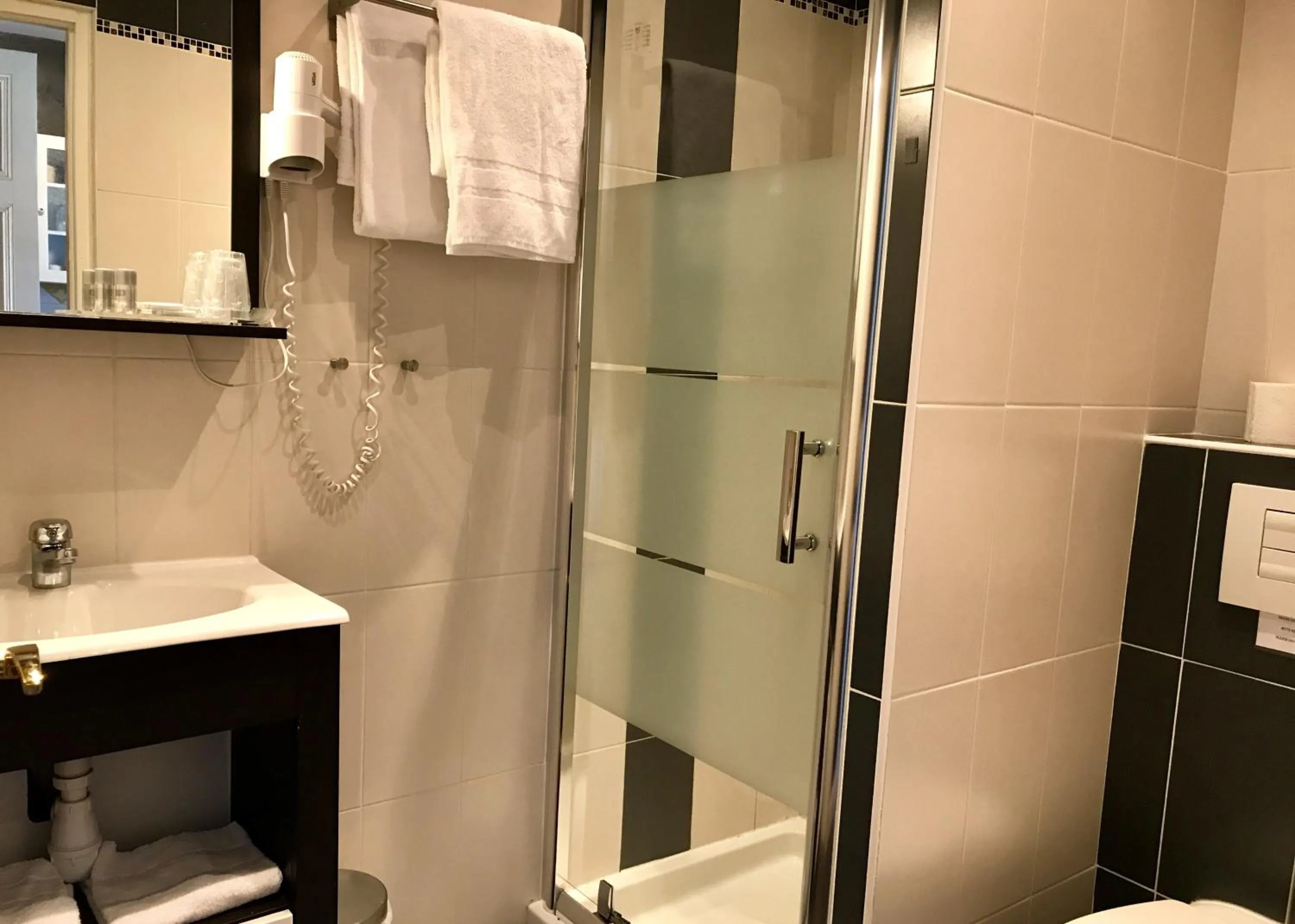 Shower in La Villa du Parc