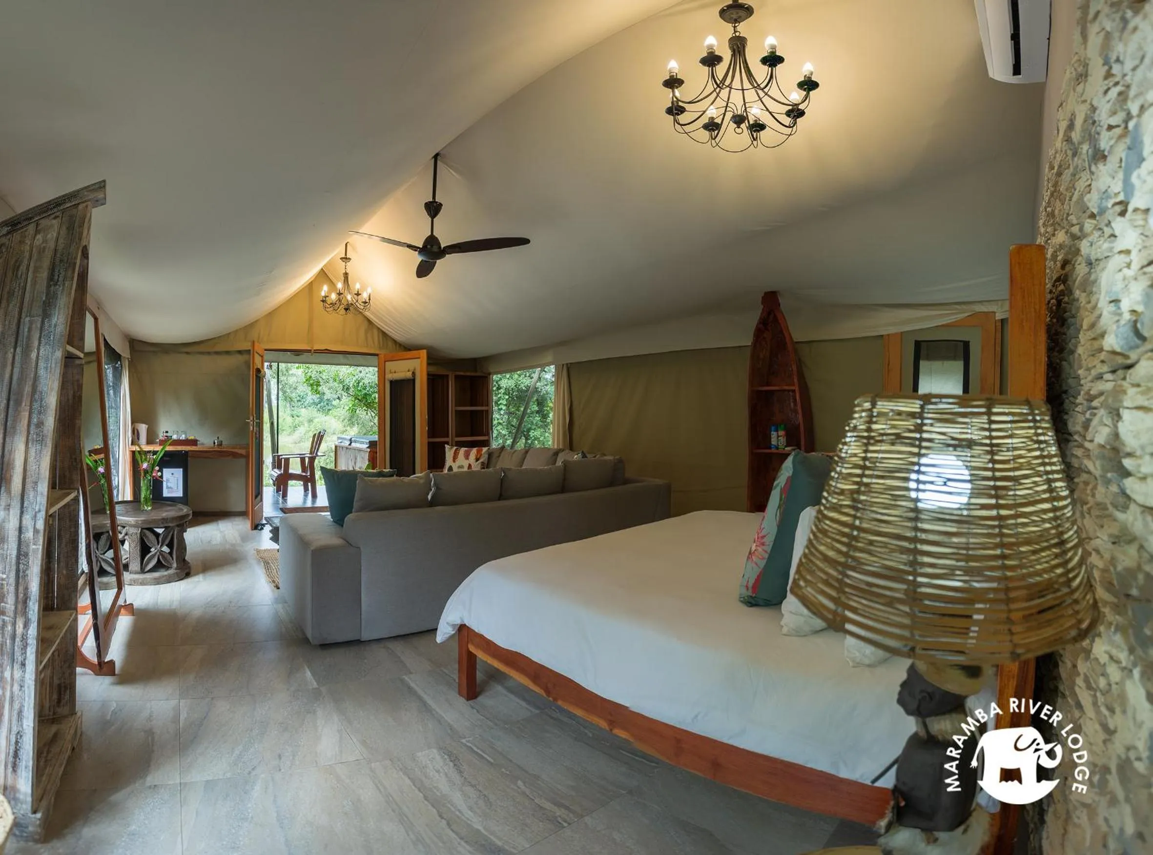 Bed in Maramba River Lodge