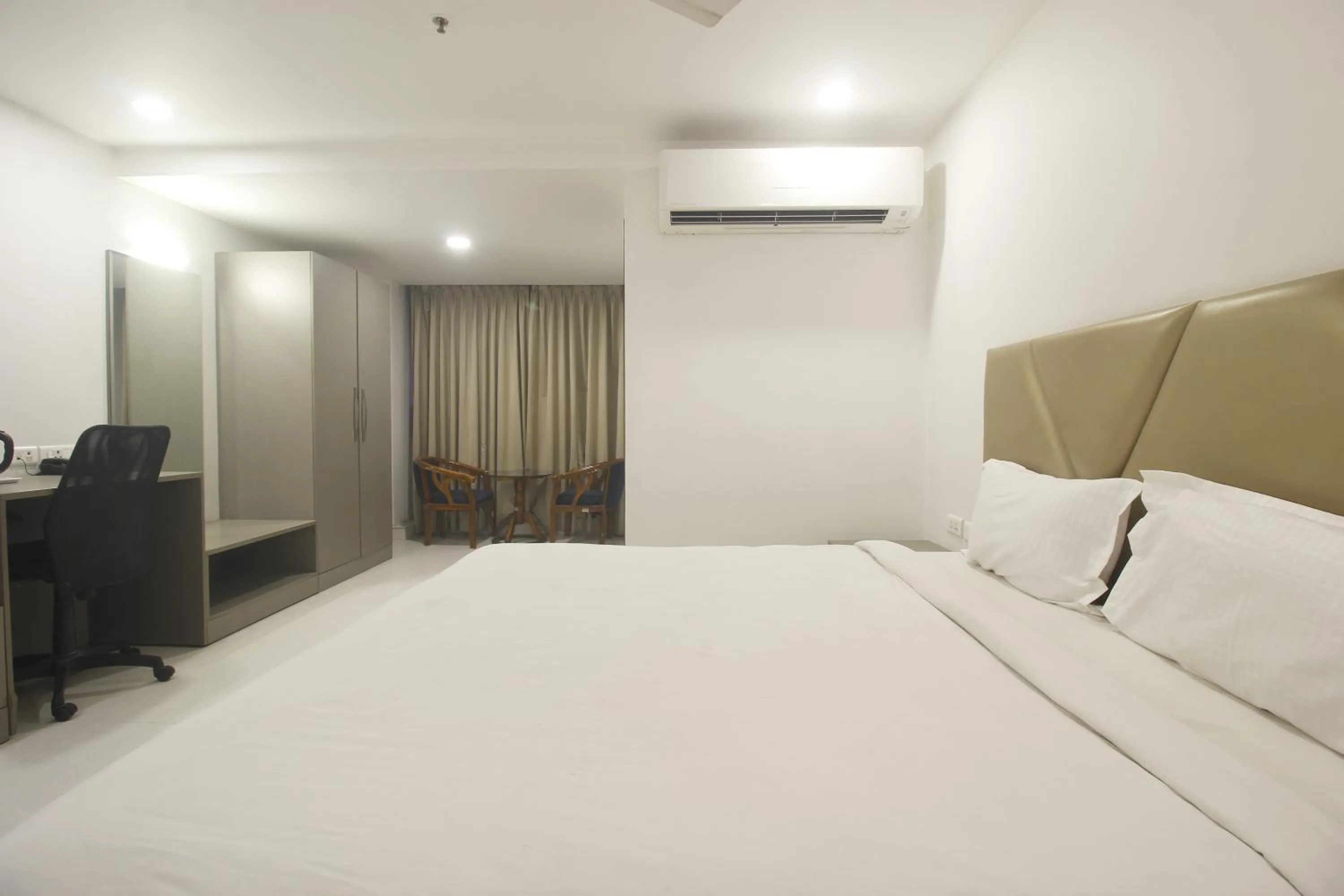 Seating area, Bed in Hotel SSR GRAND