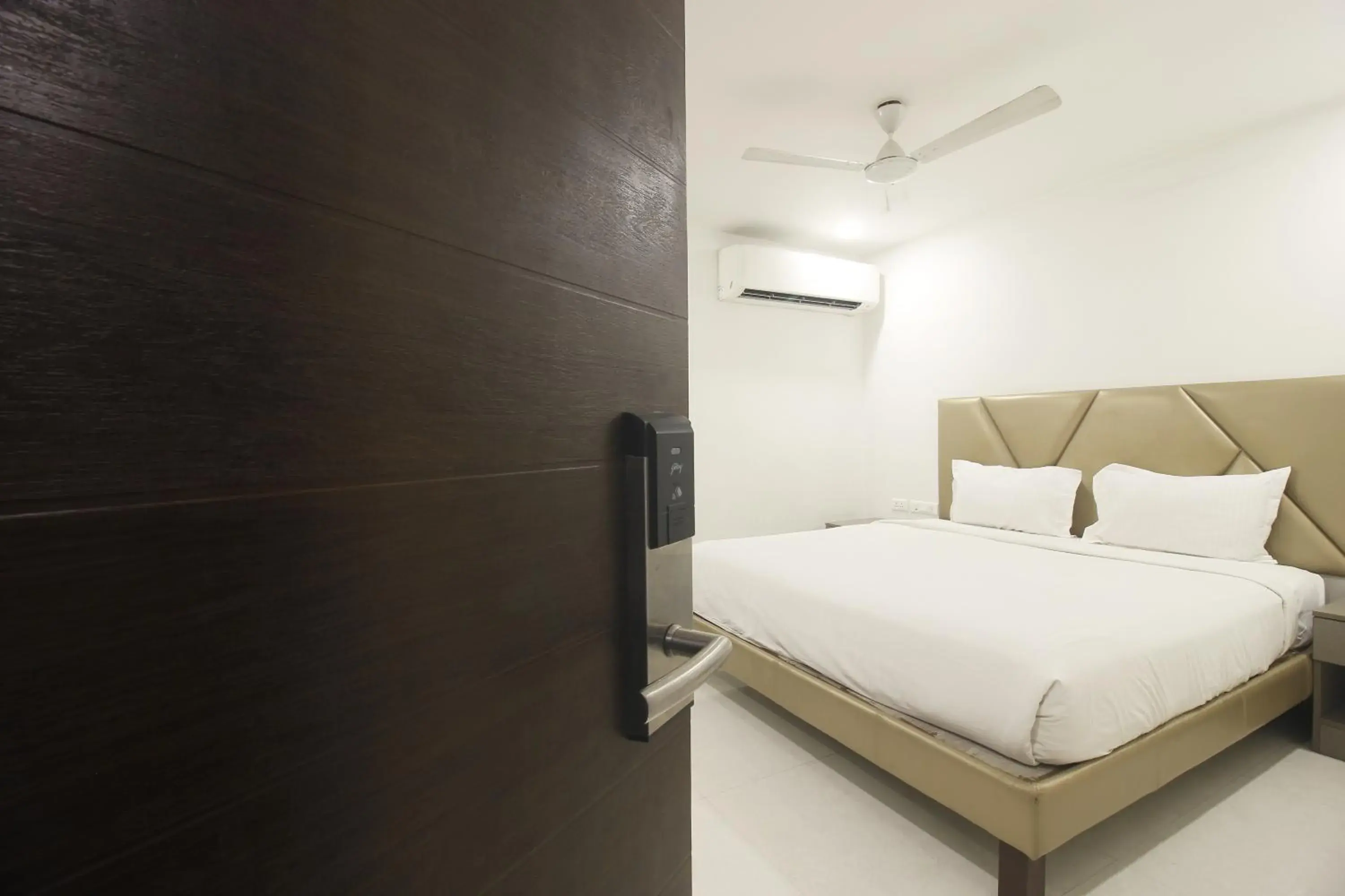 Deluxe King Room in Hotel SSR GRAND Deluxe King Room in Hotel SSR GRAND