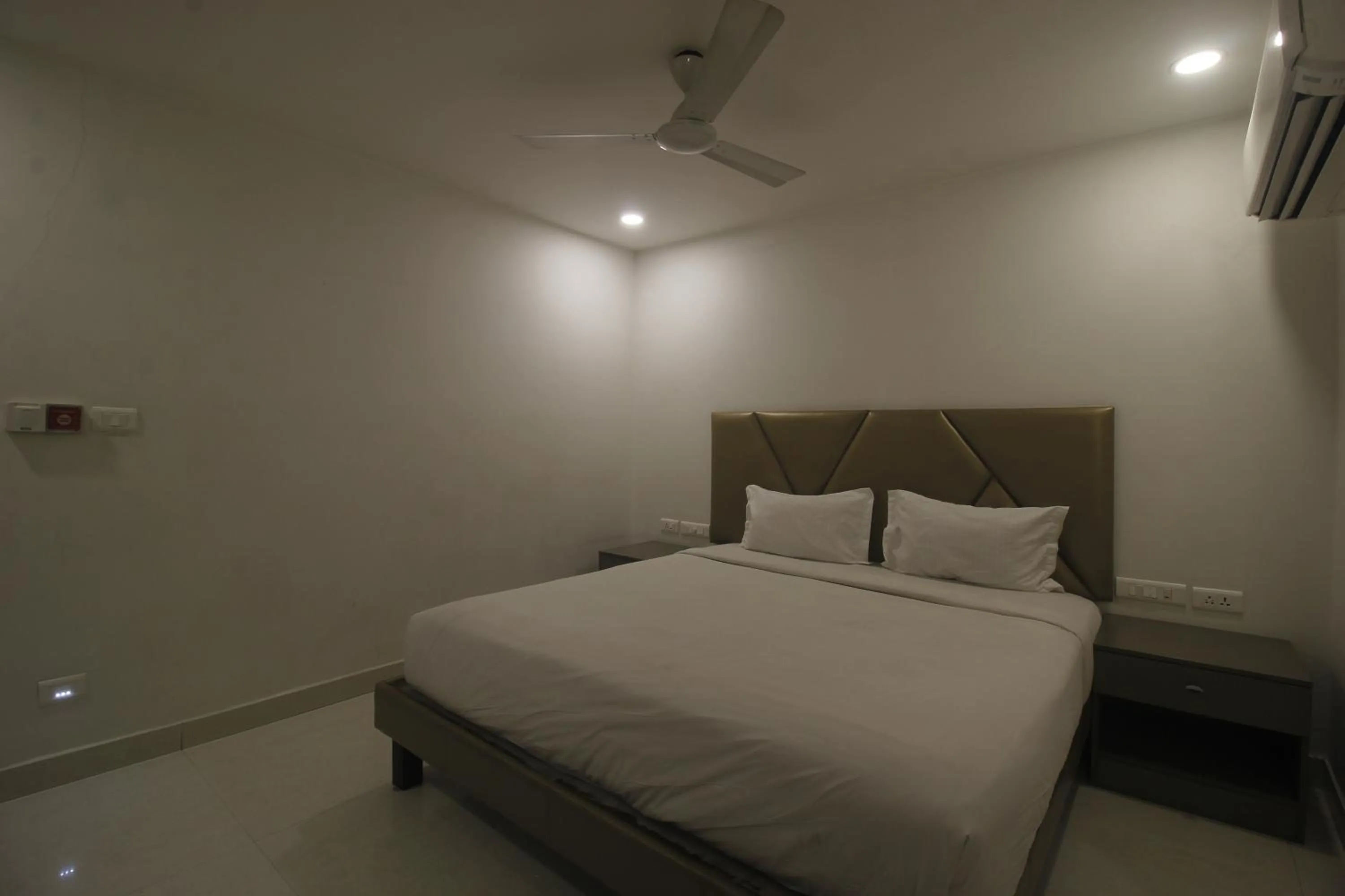 Bedroom, Bed in Hotel SSR GRAND