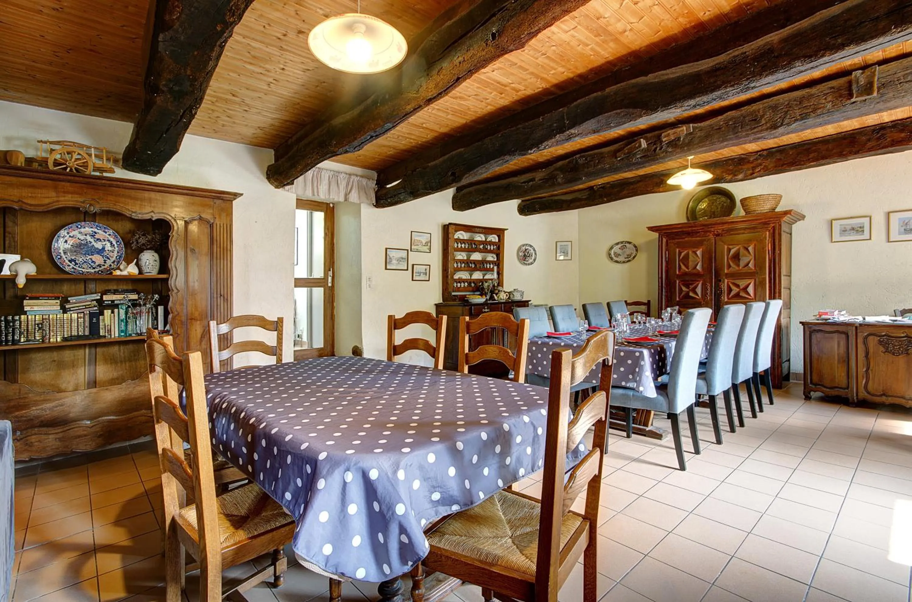 Dining area in A la Ferme de Kervihern