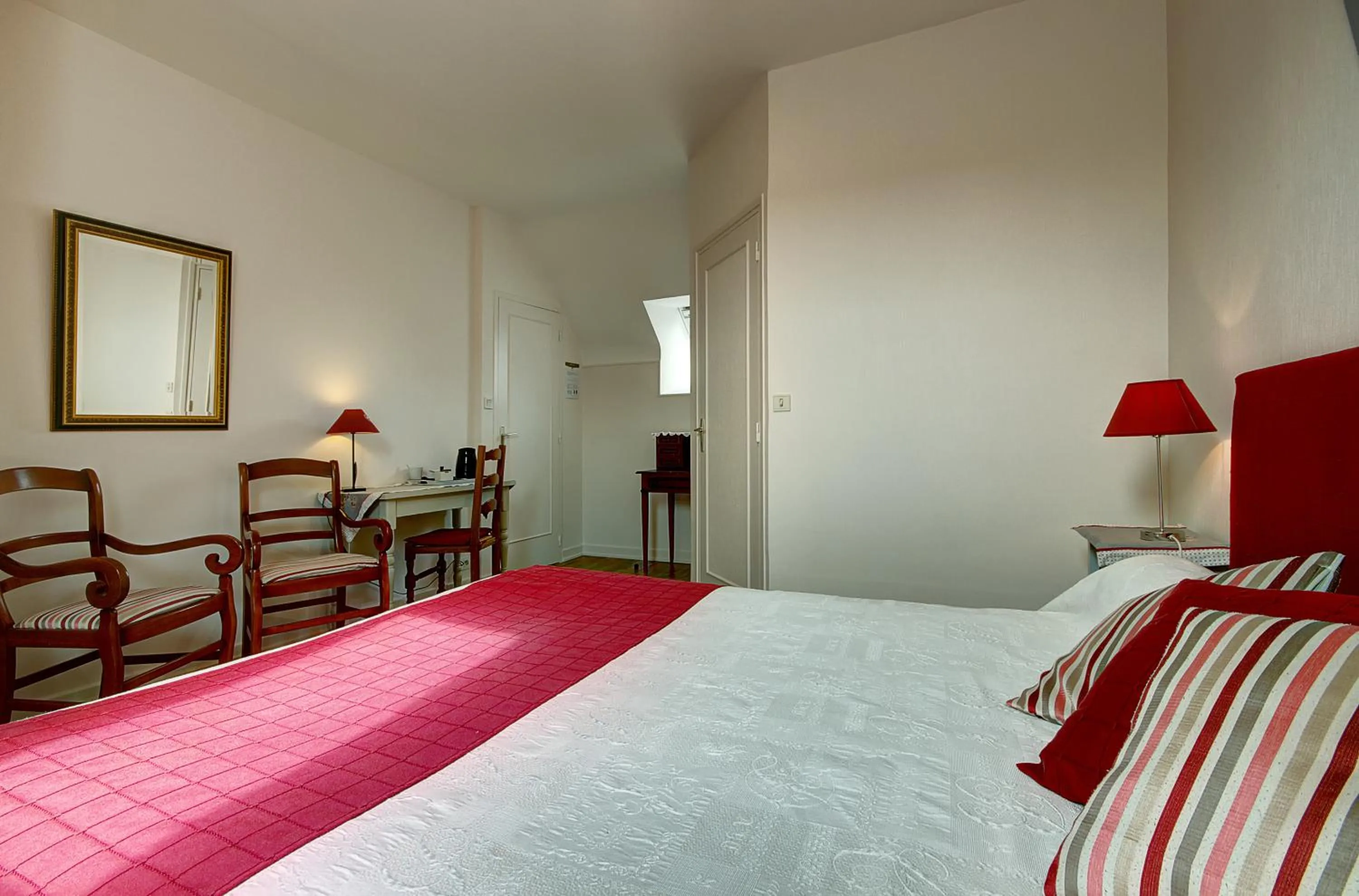 Photo of the whole room, Bed in A la Ferme de Kervihern