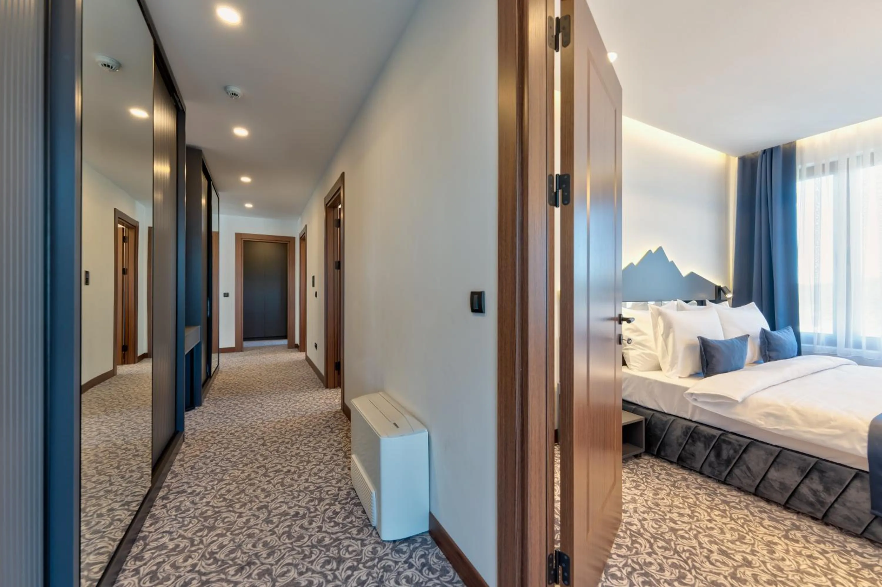 wardrobe, Bed in Queen of Zlatibor