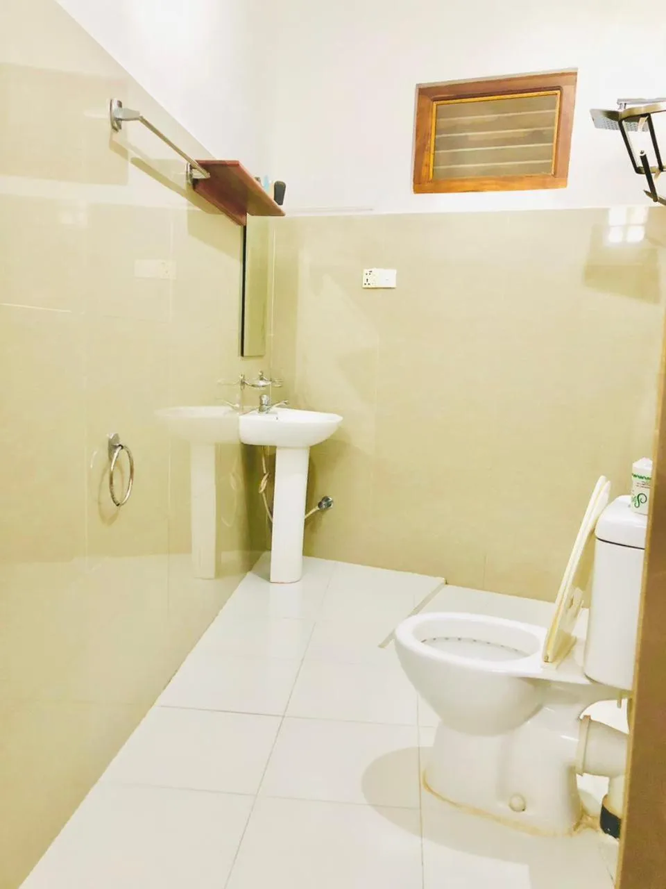 Shower in Mirissa Beach Inn