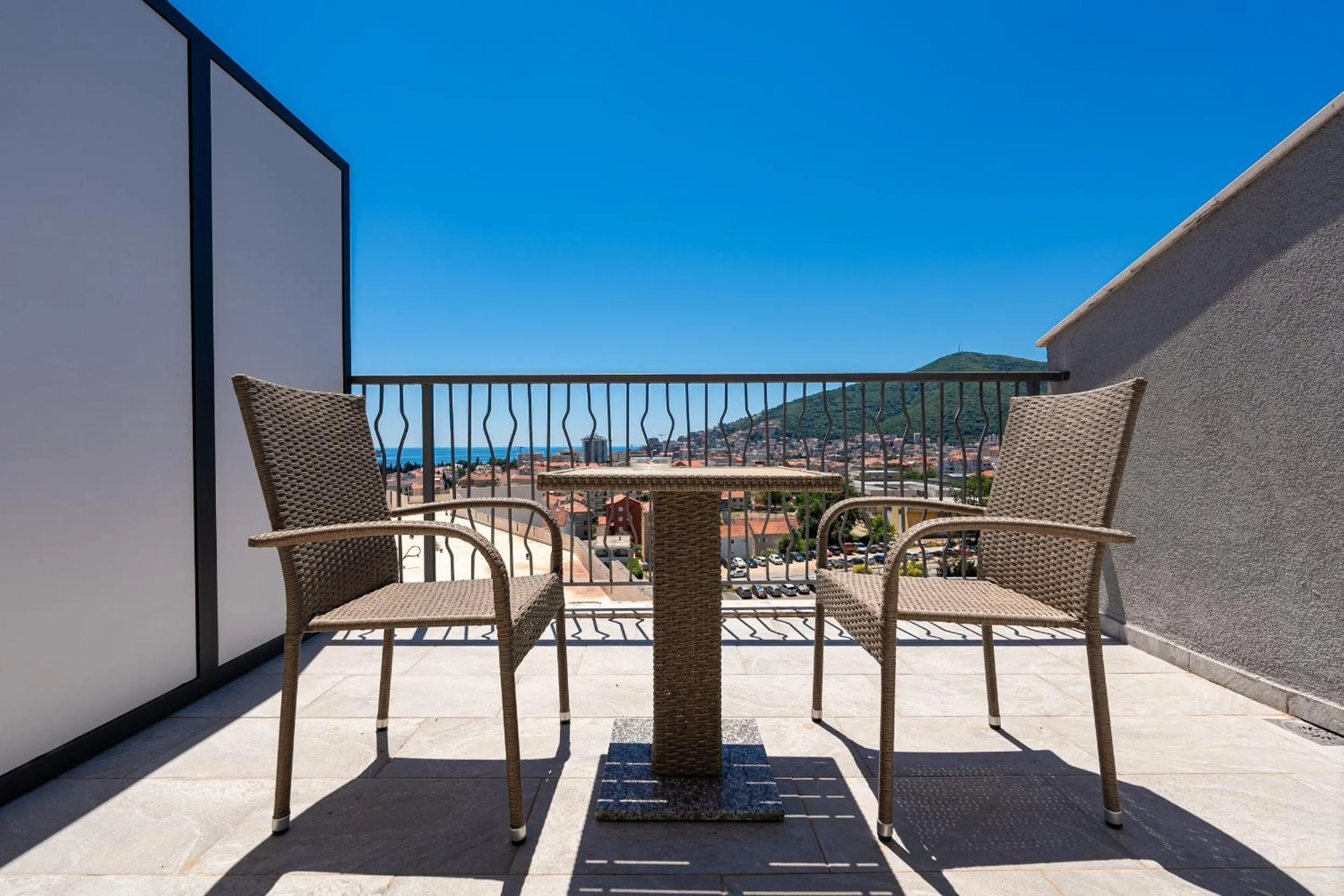 Day in Rooftop Apartments & Rooms