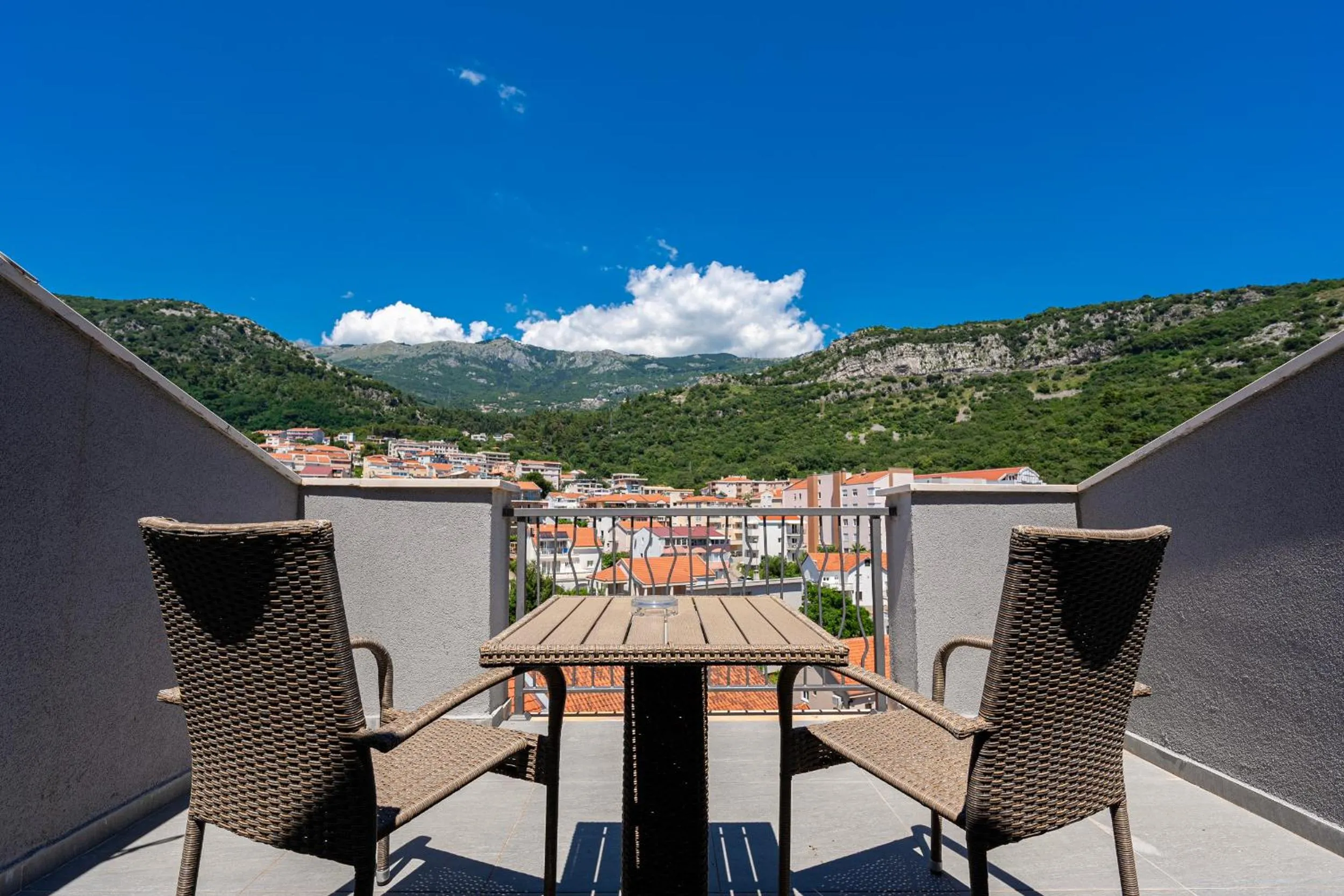 Day in Rooftop Apartments & Rooms
