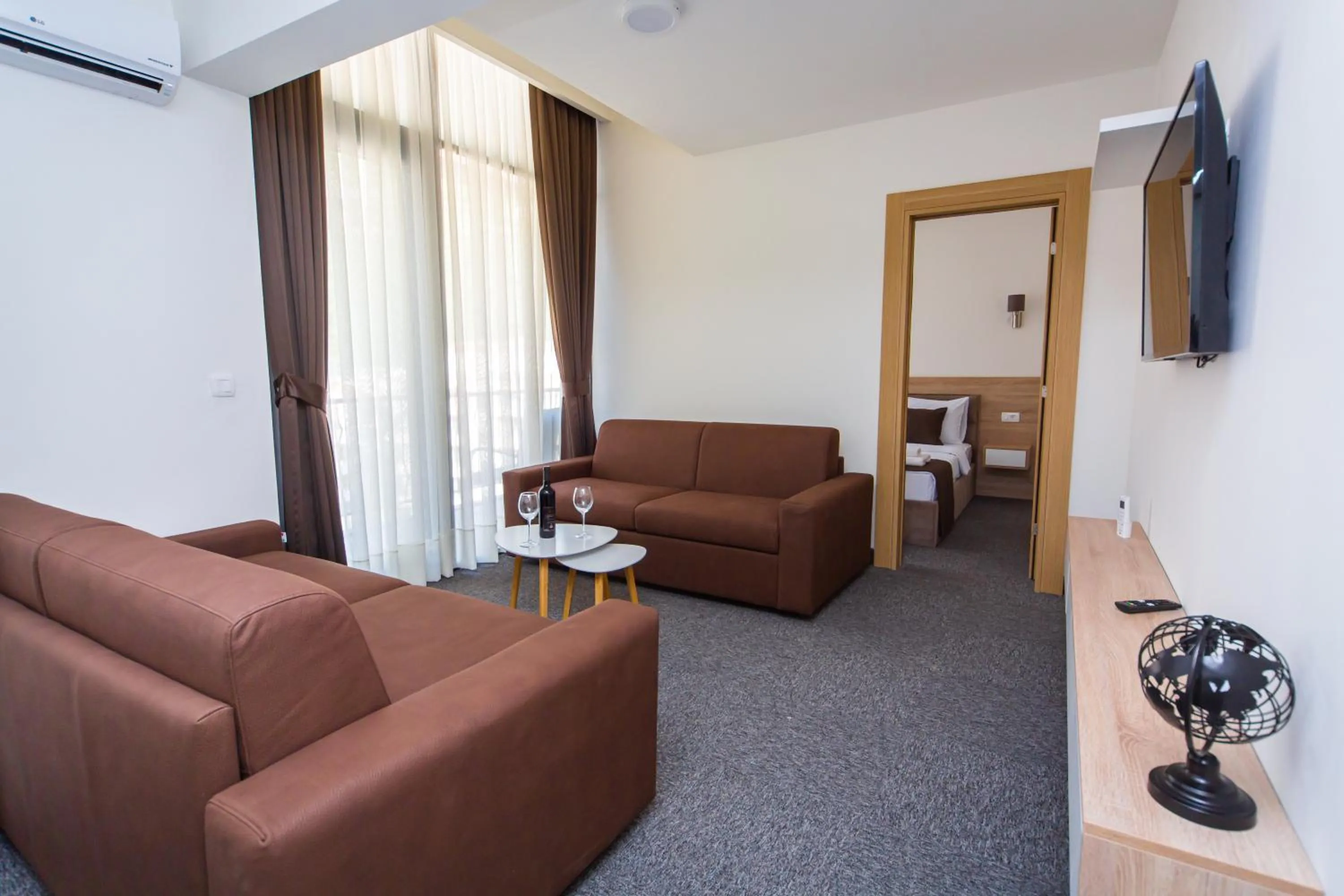 TV and multimedia in Rooftop Apartments & Rooms
