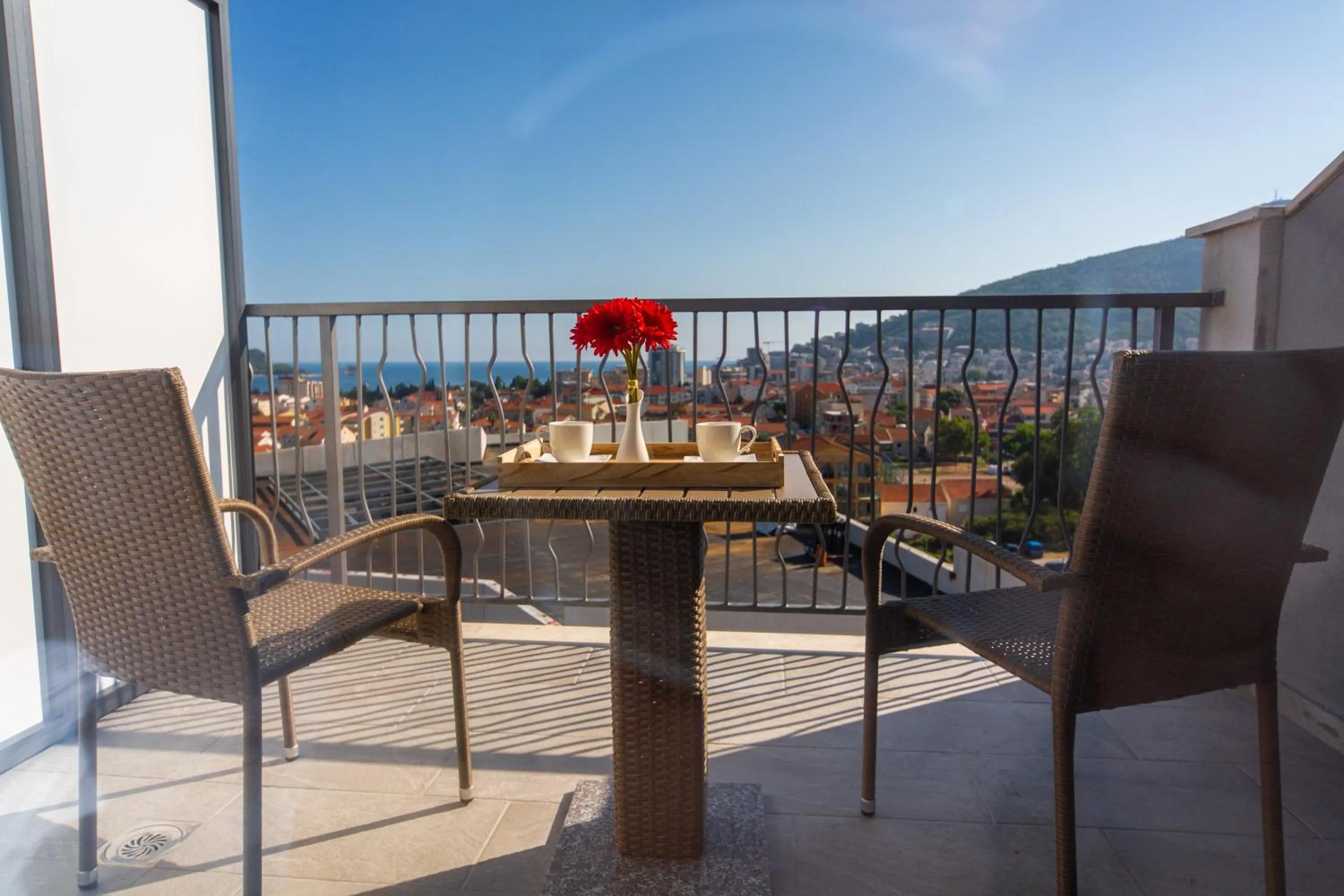 Rooftop Apartments & Rooms