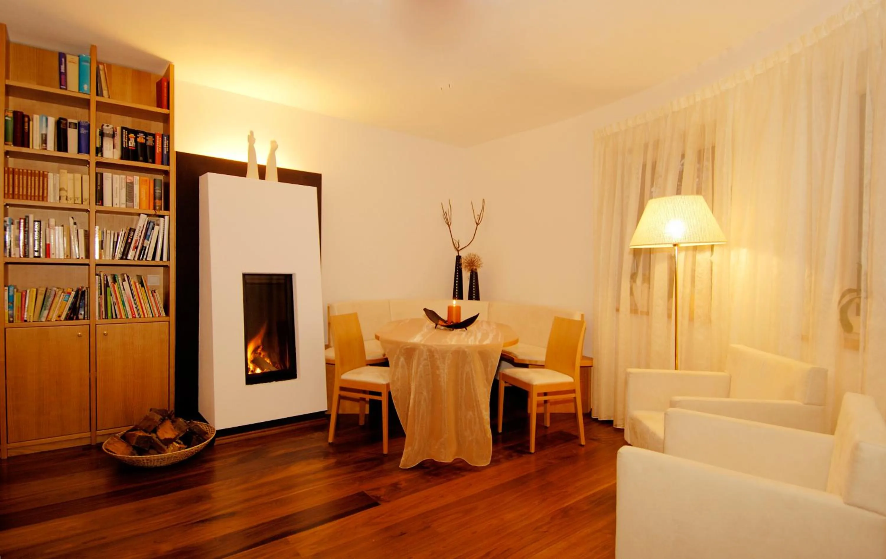 Library in Garni Hotel Am Meilenstein