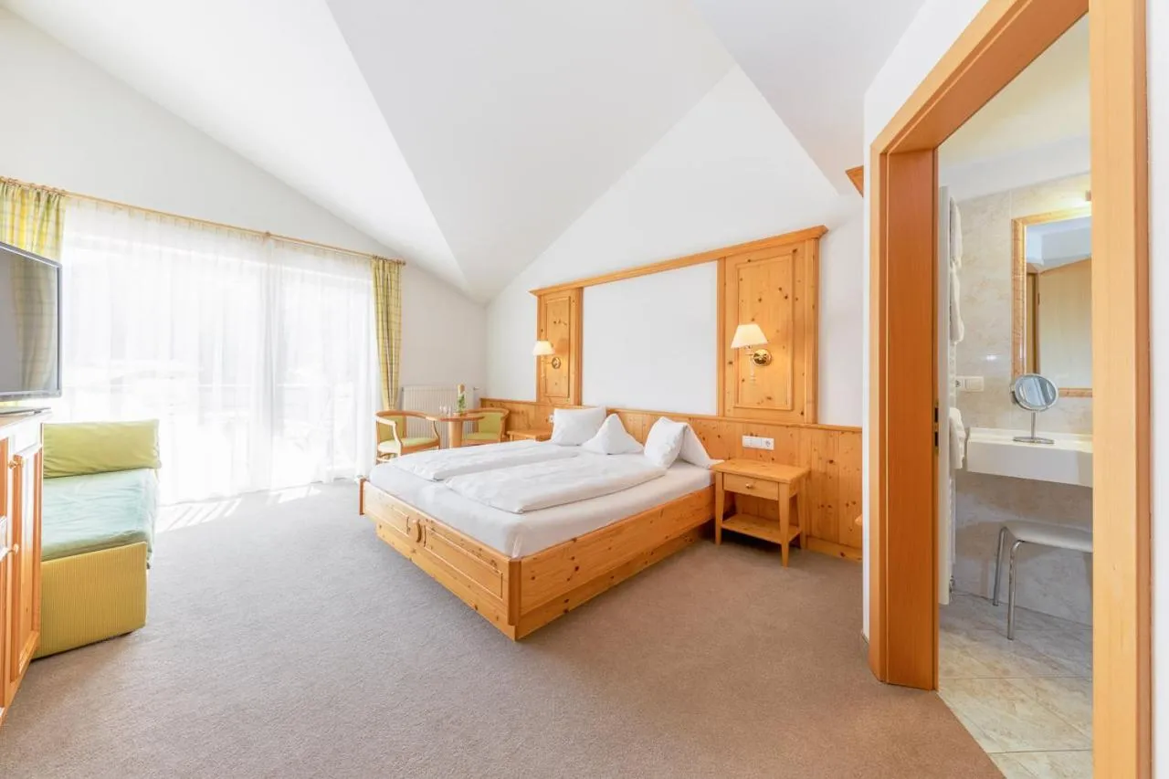 Photo of the whole room, Bed in Garni Hotel Am Meilenstein