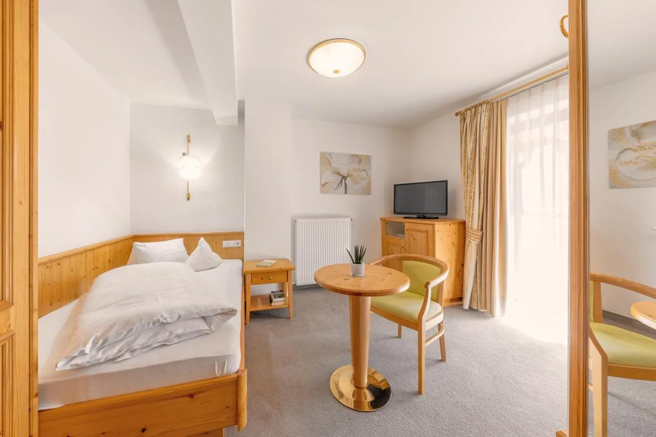 Photo of the whole room, Bed in Garni Hotel Am Meilenstein