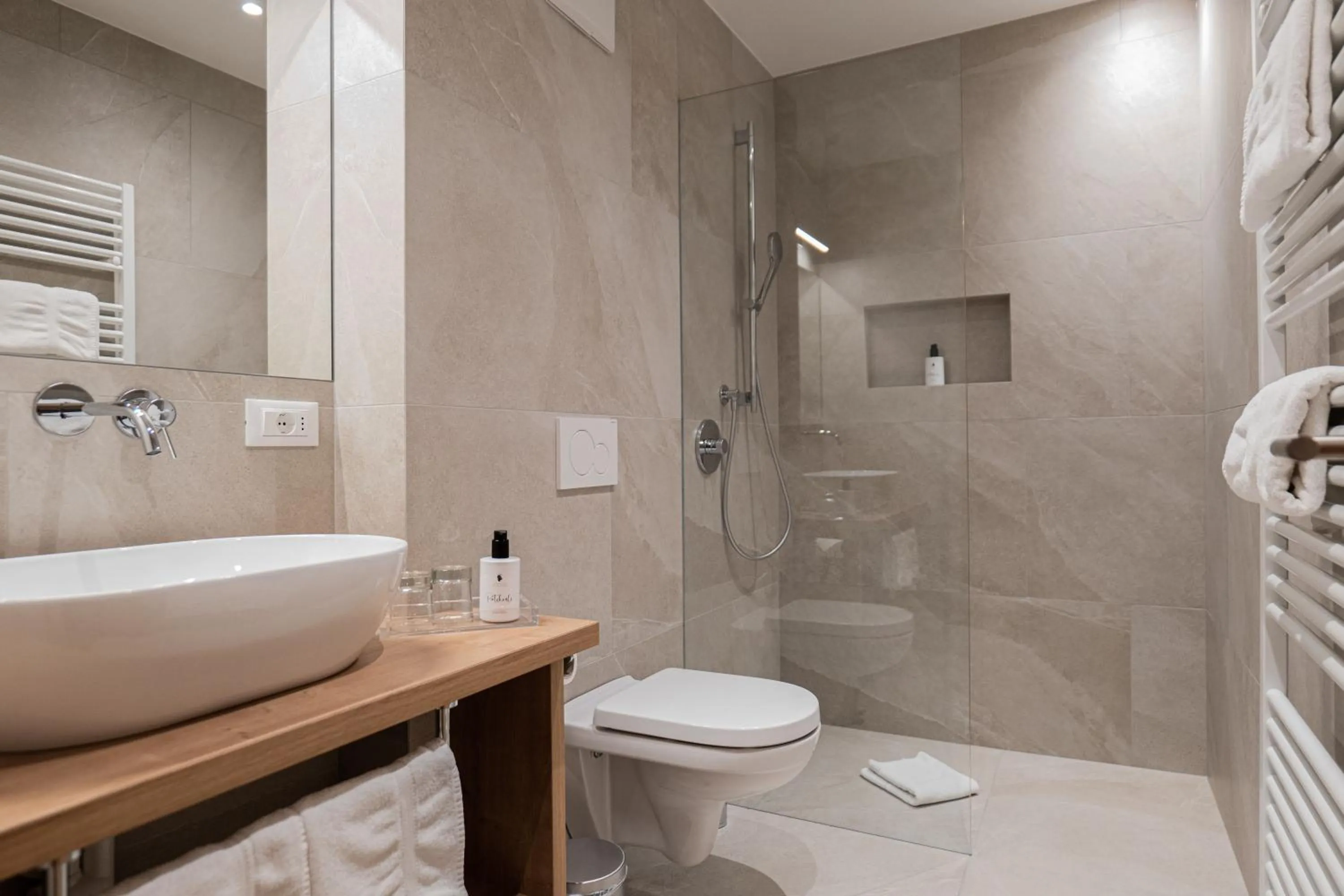 Shower in Garni Hotel Am Meilenstein