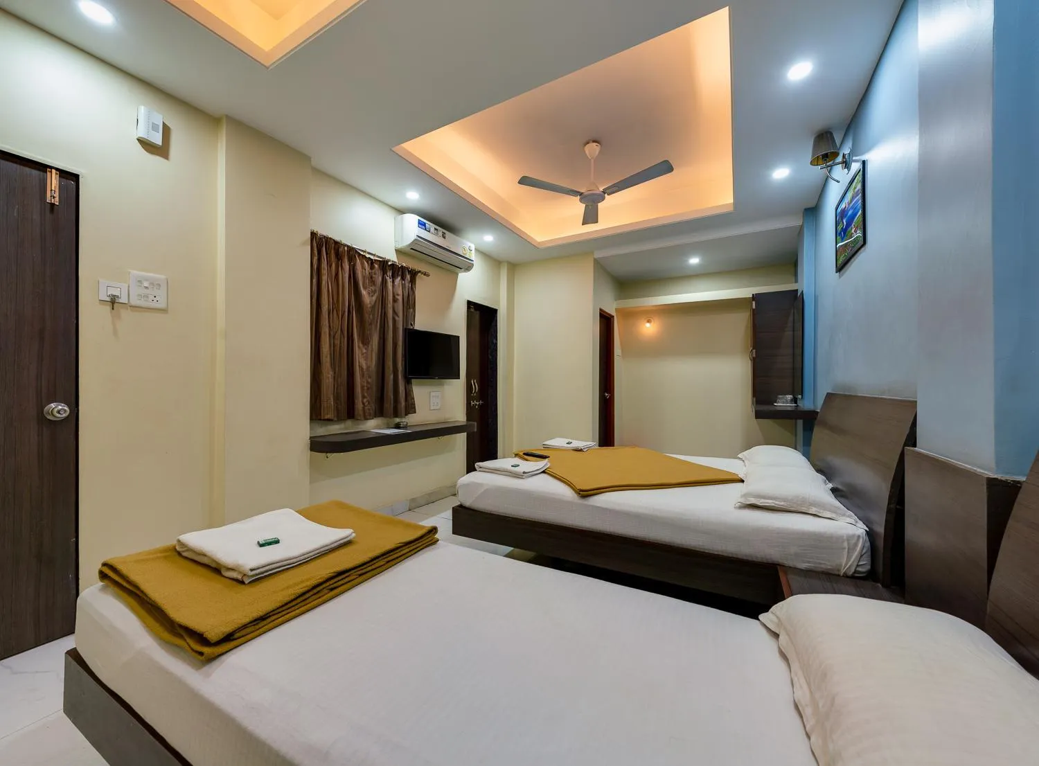 Bed in Hotel RadhaKrishna-Couple Friendly