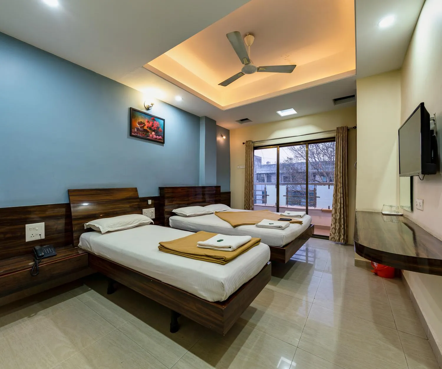 TV and multimedia, Bed in Hotel RadhaKrishna-Couple Friendly