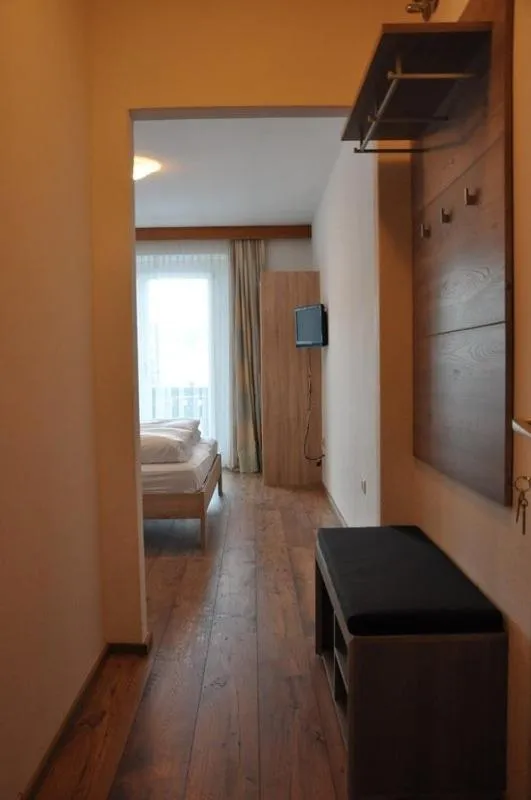 Photo of the whole room in Garni Hofer