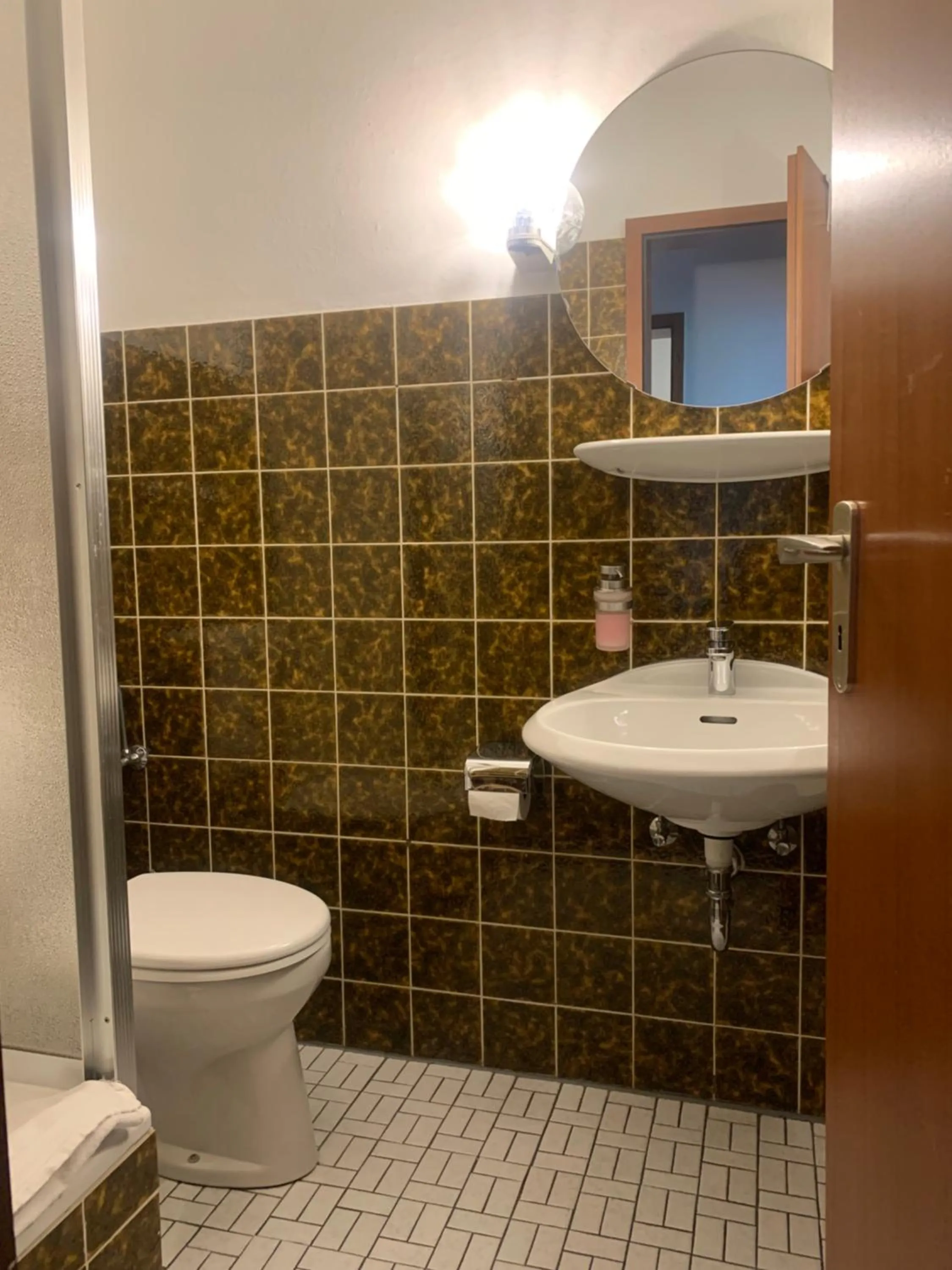 Toilet in Hotel Calenberger Hof