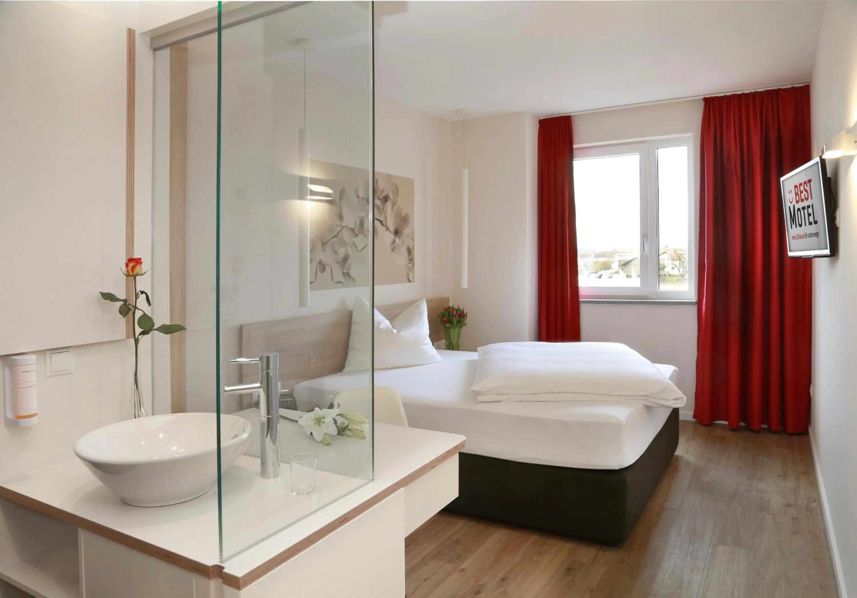 Bedroom, Bed in Best Motel