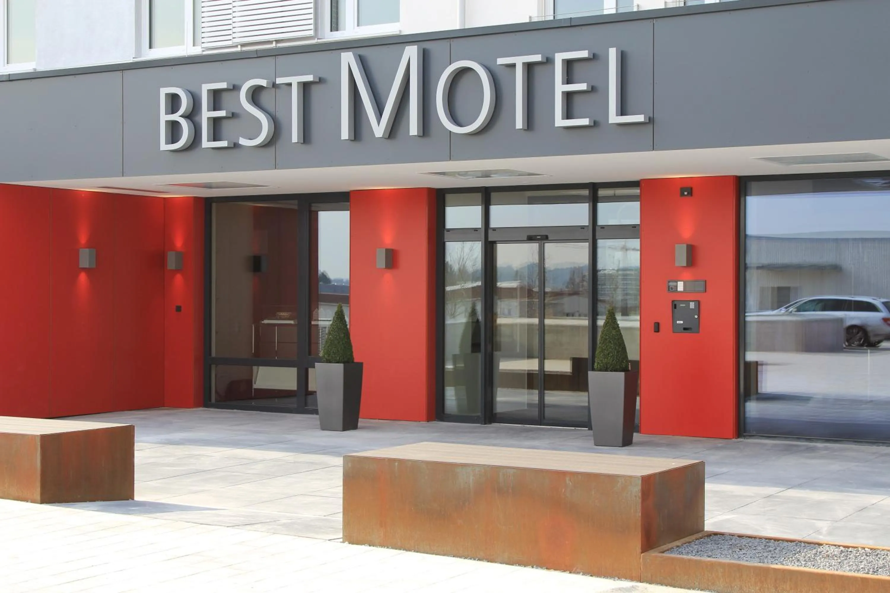 Facade/entrance in Best Motel