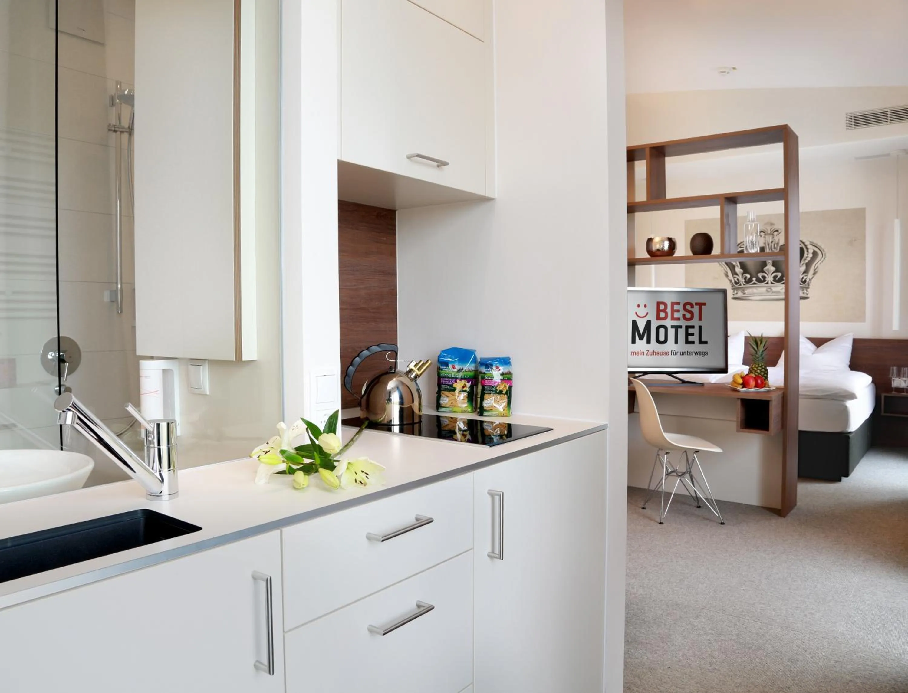 Kitchen or kitchenette in Best Motel