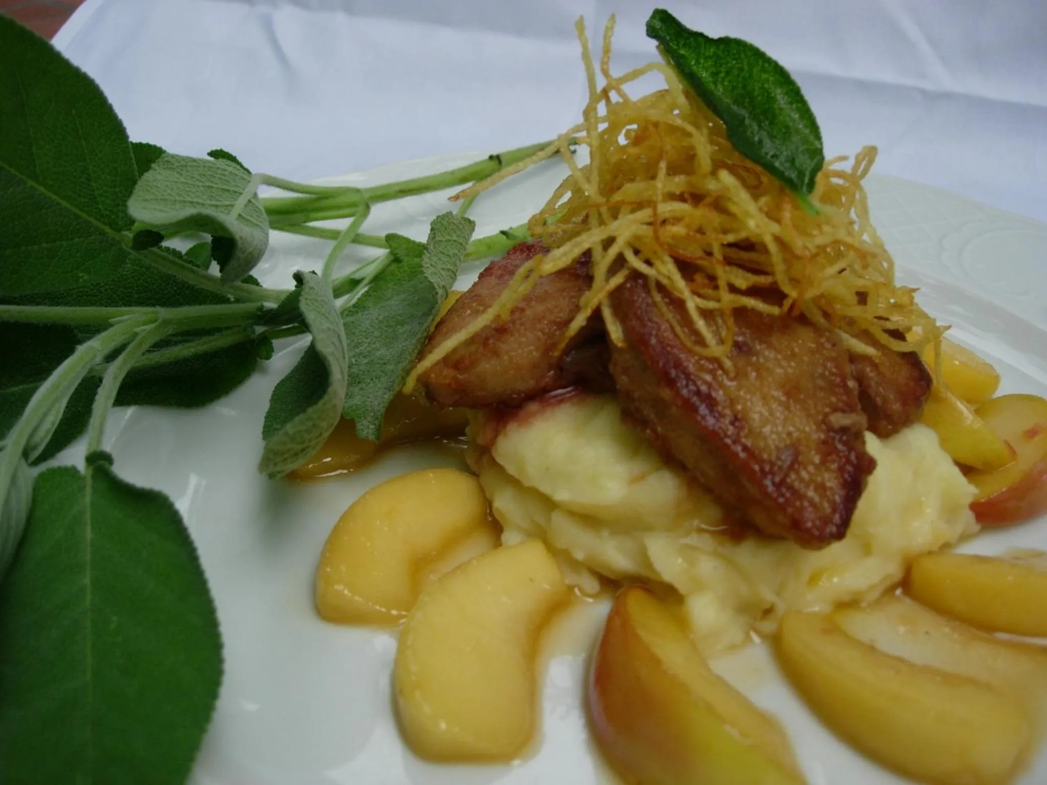 Food and drinks in Reck's Hotel-Restaurant