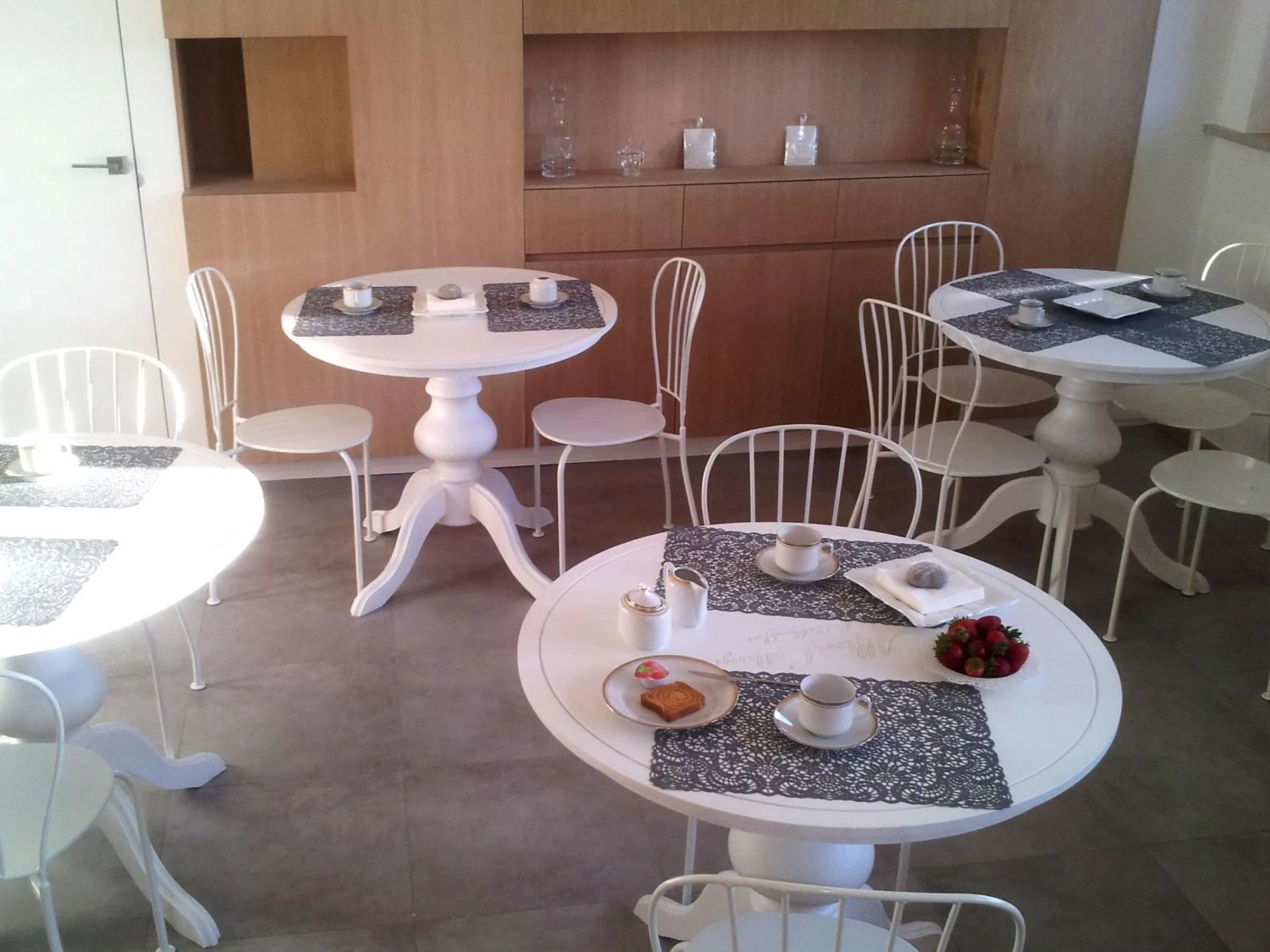 Restaurant/places to eat in Alfieri Cottage