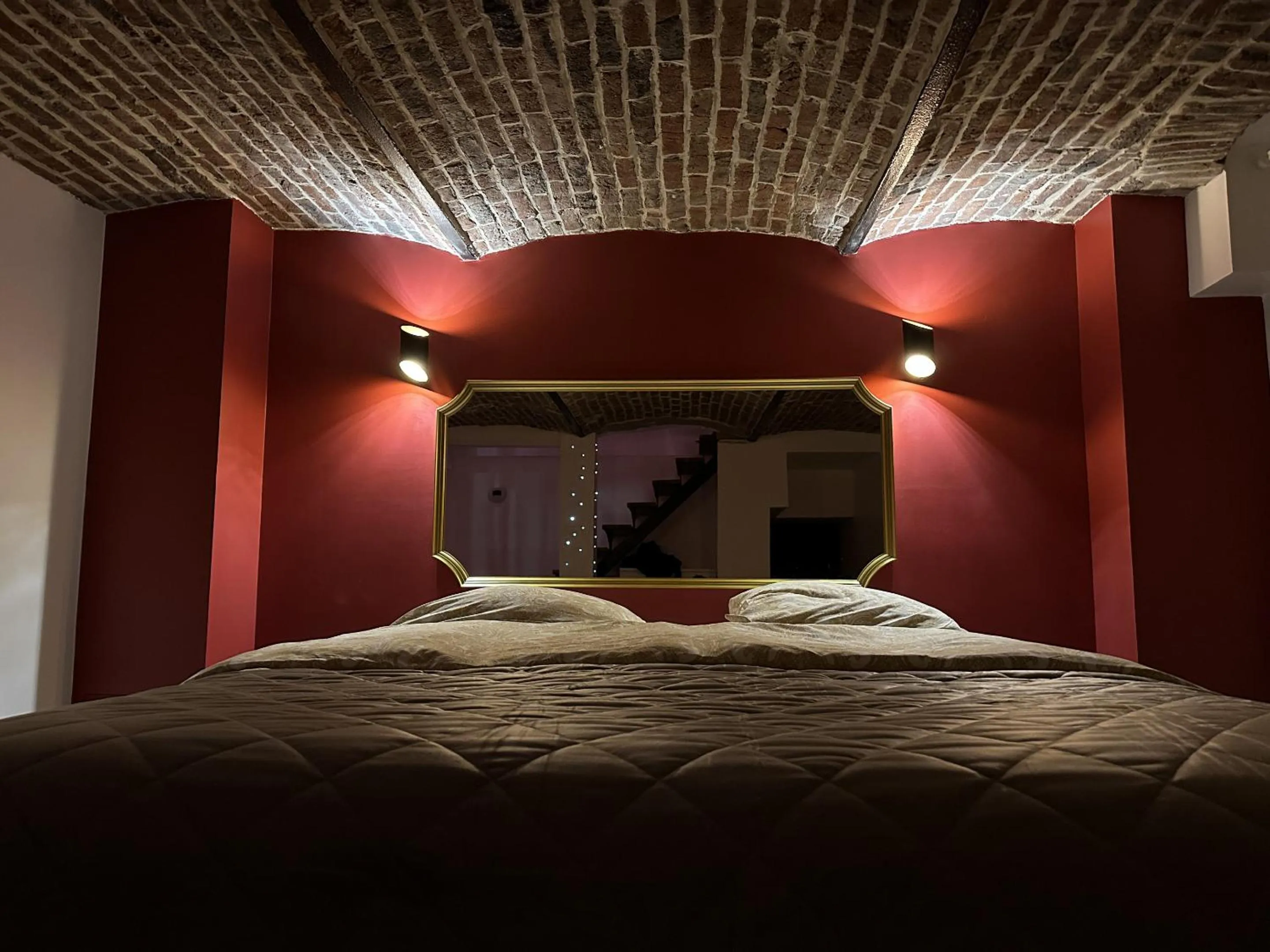 Bedroom, Bed in Le Bijou - Appartement, Sauna et Jacuzzi - Lille
