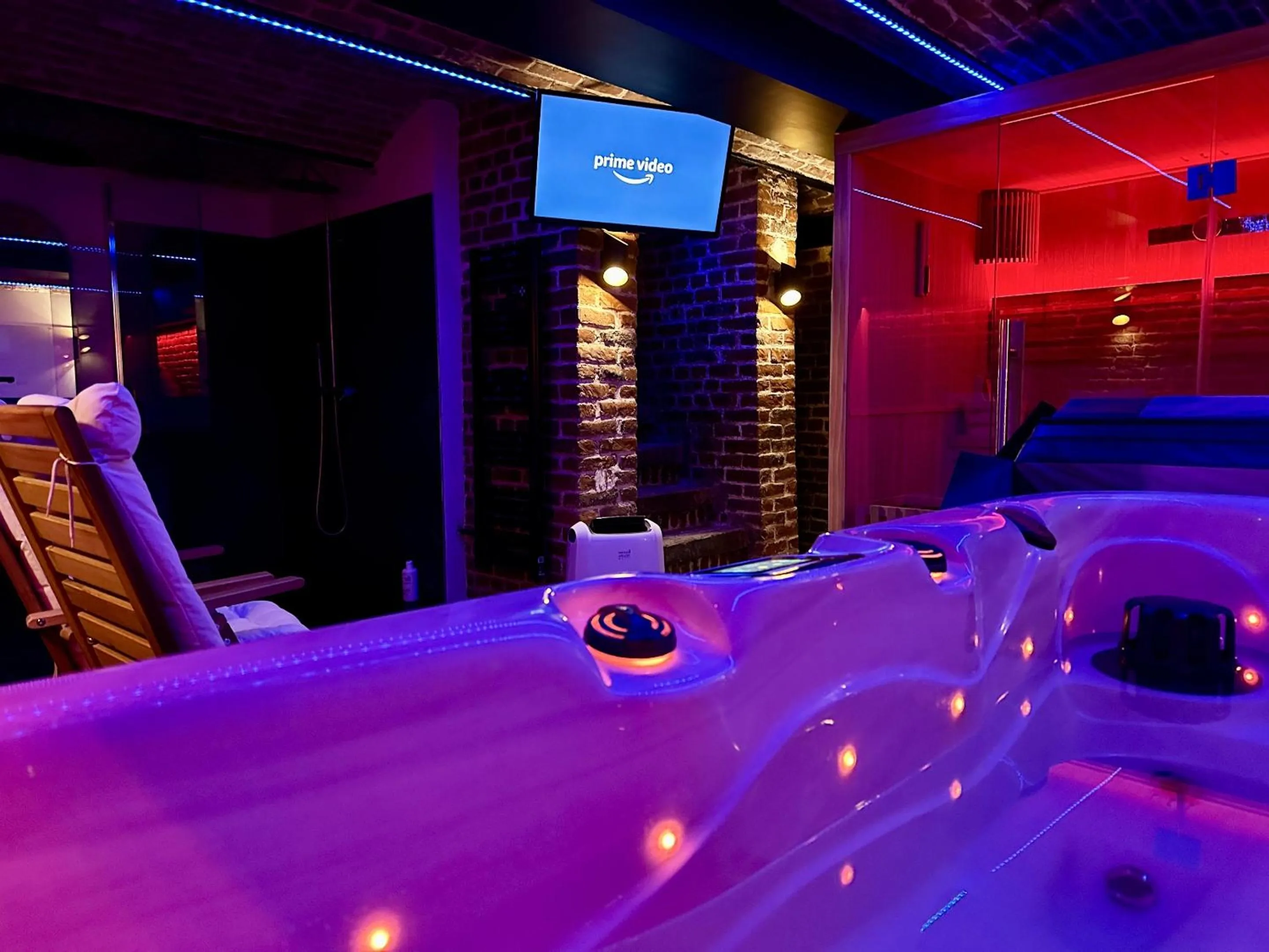 Hot Tub in Le Bijou - Appartement, Sauna et Jacuzzi - Lille