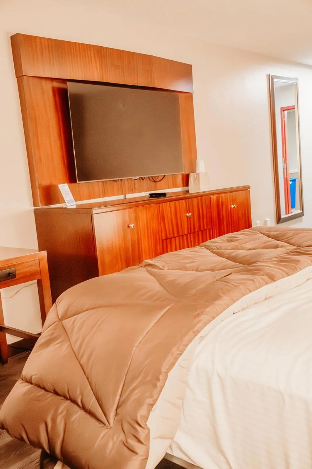 Bed in Country Garden & Suites