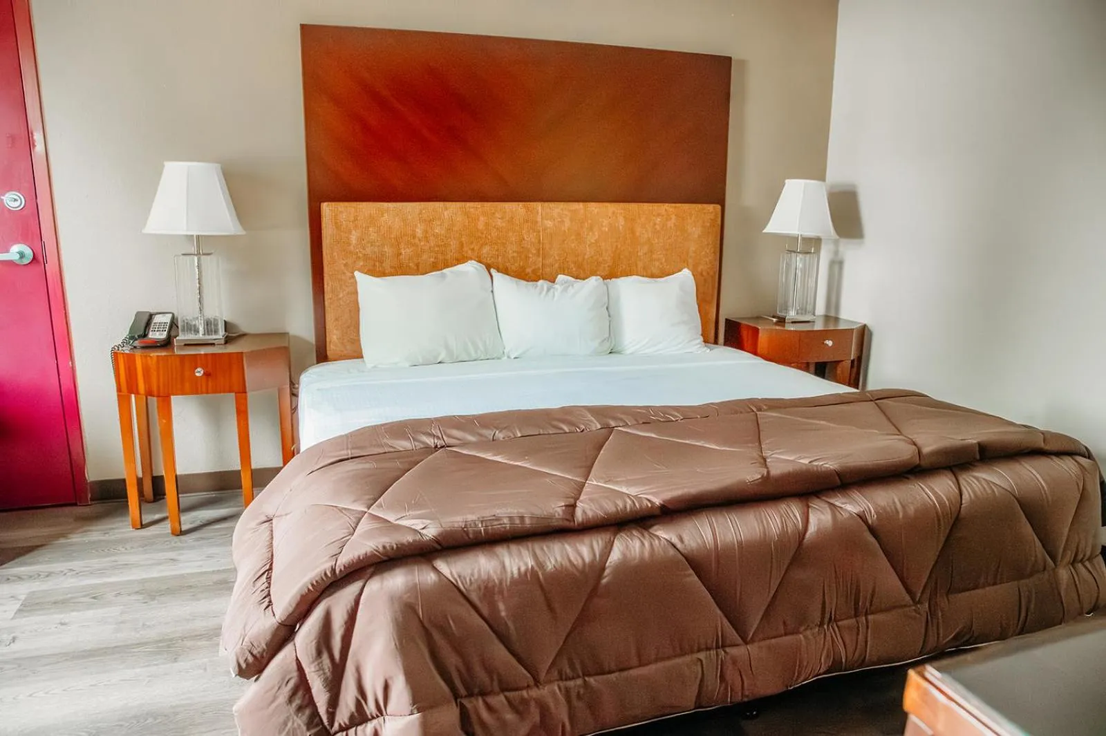 Bed in Country Garden & Suites