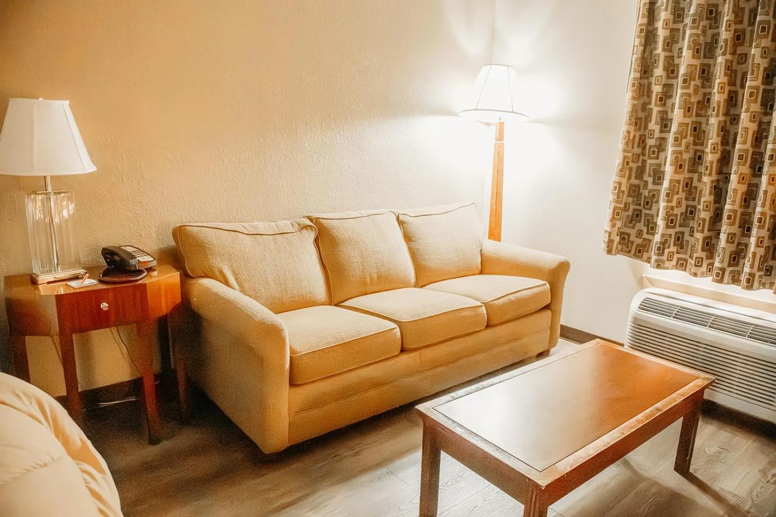 Country Garden & Suites